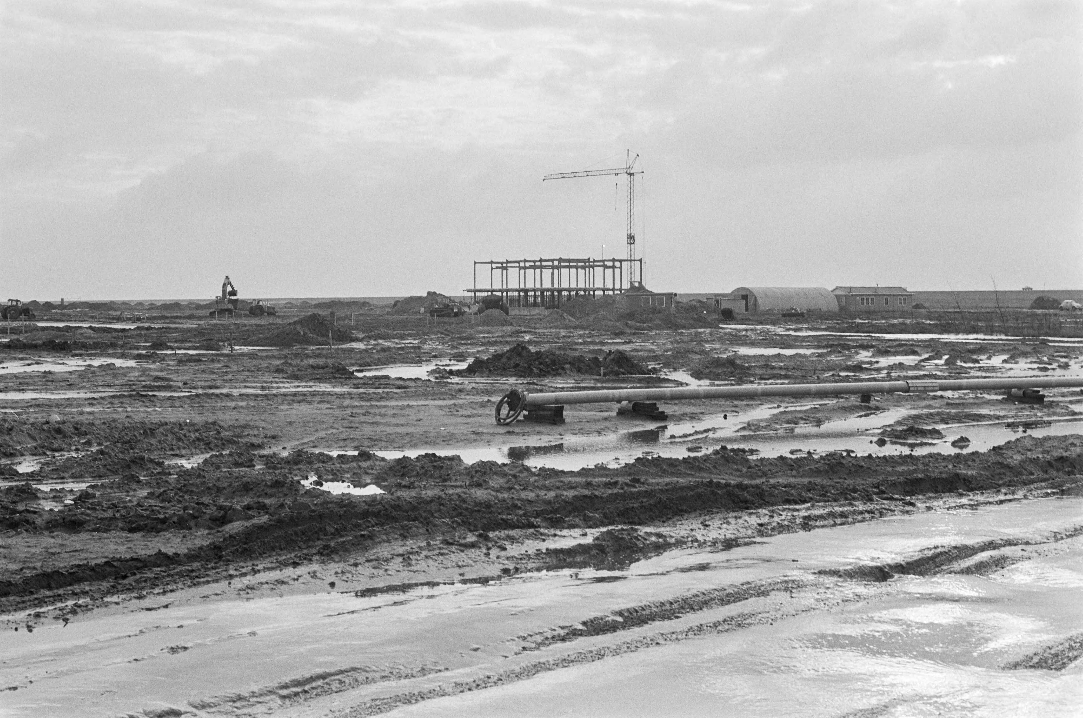 Fotocollectie Anefo — Bouw Almere in Zuid-Flevopolder; overzicht bouwwerkzaamheden — Foto: Mieremet, Rob / Anefo. Licentie: Set B: Rechtenvrij / Publiek Domein. Bron: Nationaal Archief. http://hdl.handle.net/10648/ac7a583c-d0b4-102d-bcf8-003048976d84