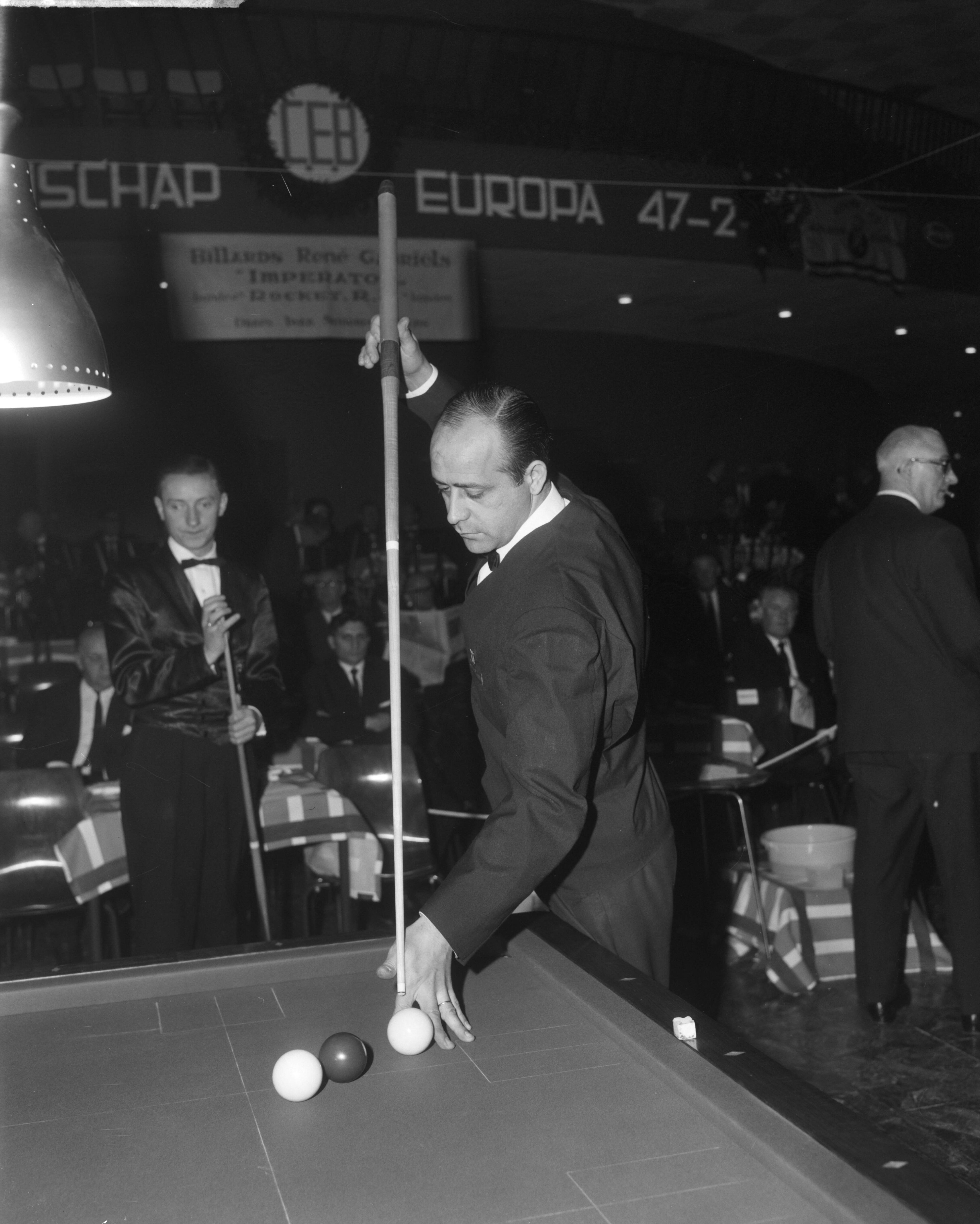 Fotocollectie Anefo — Europees biljartkampioenschap anker kader 47/2 te Heerlen, José Gálvez (Spanje) aan stoot — Foto: Bilsen, Joop van / Anefo. Licentie: Set B: Rechtenvrij / Publiek Domein. Bron: Nationaal Archief. http://hdl.handle.net/10648/aa906aa2-d0b4-102d-bcf8-003048976d84