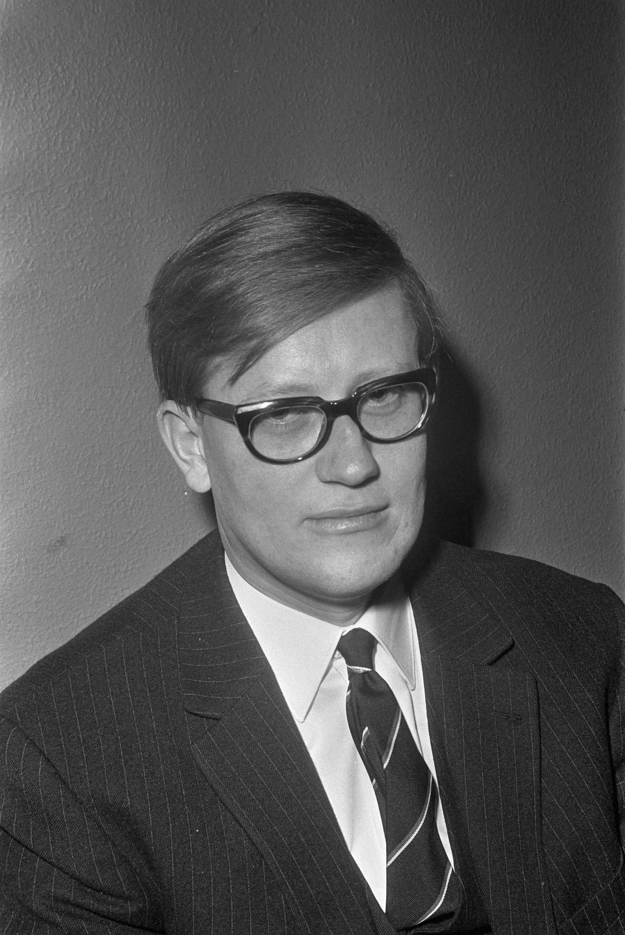 Fotocollectie Anefo — Buitengewoon congres VVO in Hilversum H. Wiegel (kop) VVD — Foto: Koch, Eric / Anefo. Licentie: Set B: Rechtenvrij / Publiek Domein. Bron: Nationaal Archief. http://hdl.handle.net/10648/ab54e706-d0b4-102d-bcf8-003048976d84
