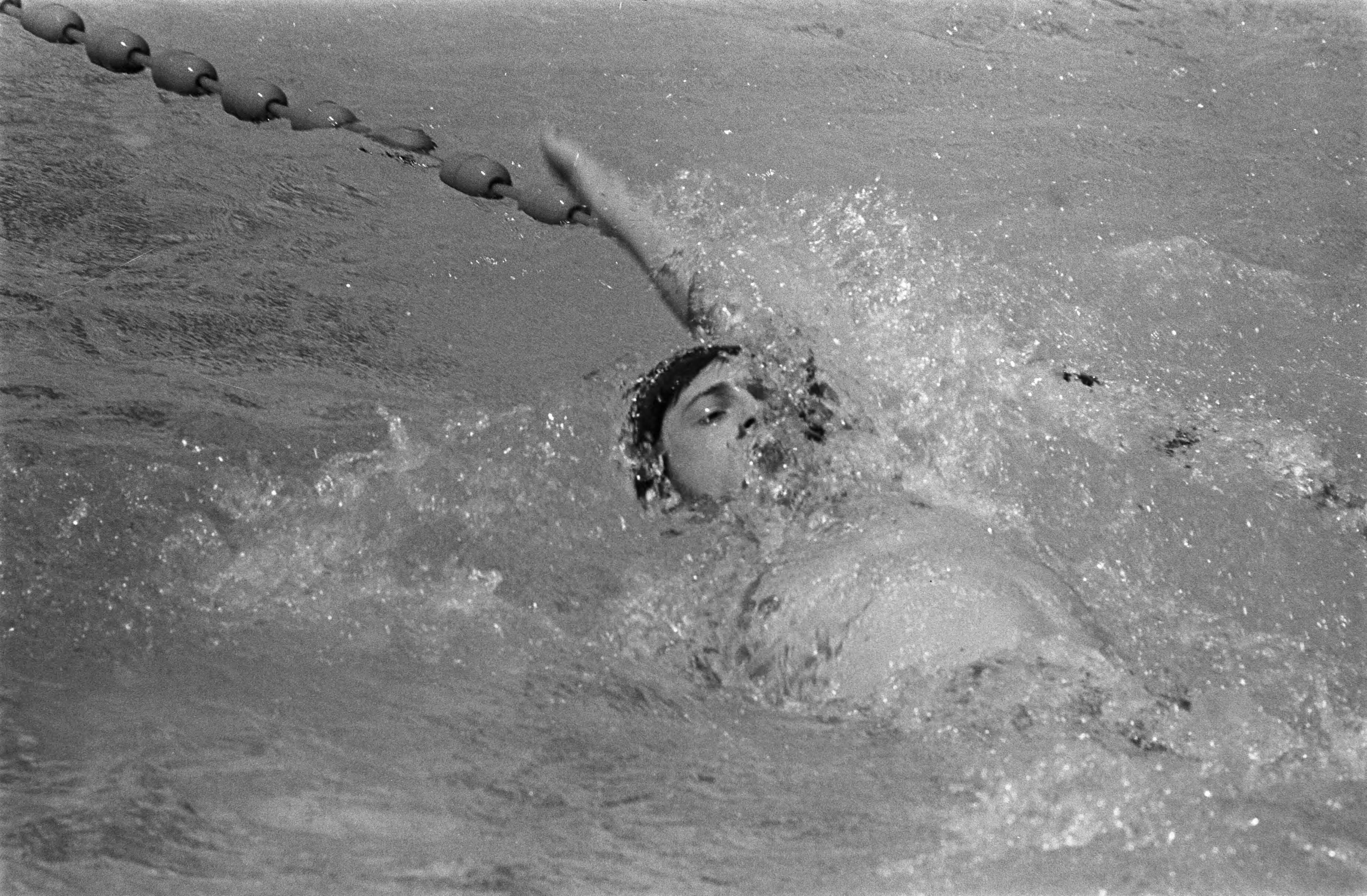 Fotocollectie Anefo — Nationale kampioenschappen zwemmen te Leeuwarden — Foto: Verhoeff, Bert / Anefo. Licentie: Set B: Rechtenvrij / Publiek Domein. Bron: Nationaal Archief. http://hdl.handle.net/10648/ab9d3b50-d0b4-102d-bcf8-003048976d84