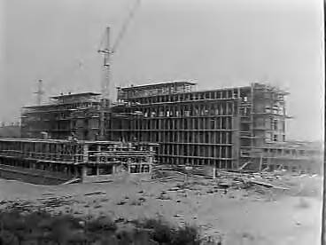 Fotocollectie Anefo — Bouw Rode Kruis Ziekenhuis in Den Haag — Foto: Behrens, Herbert F. / Anefo. Licentie: Set B: Rechtenvrij / Publiek Domein. Bron: Nationaal Archief. http://hdl.handle.net/10648/a96aae62-d0b4-102d-bcf8-003048976d84