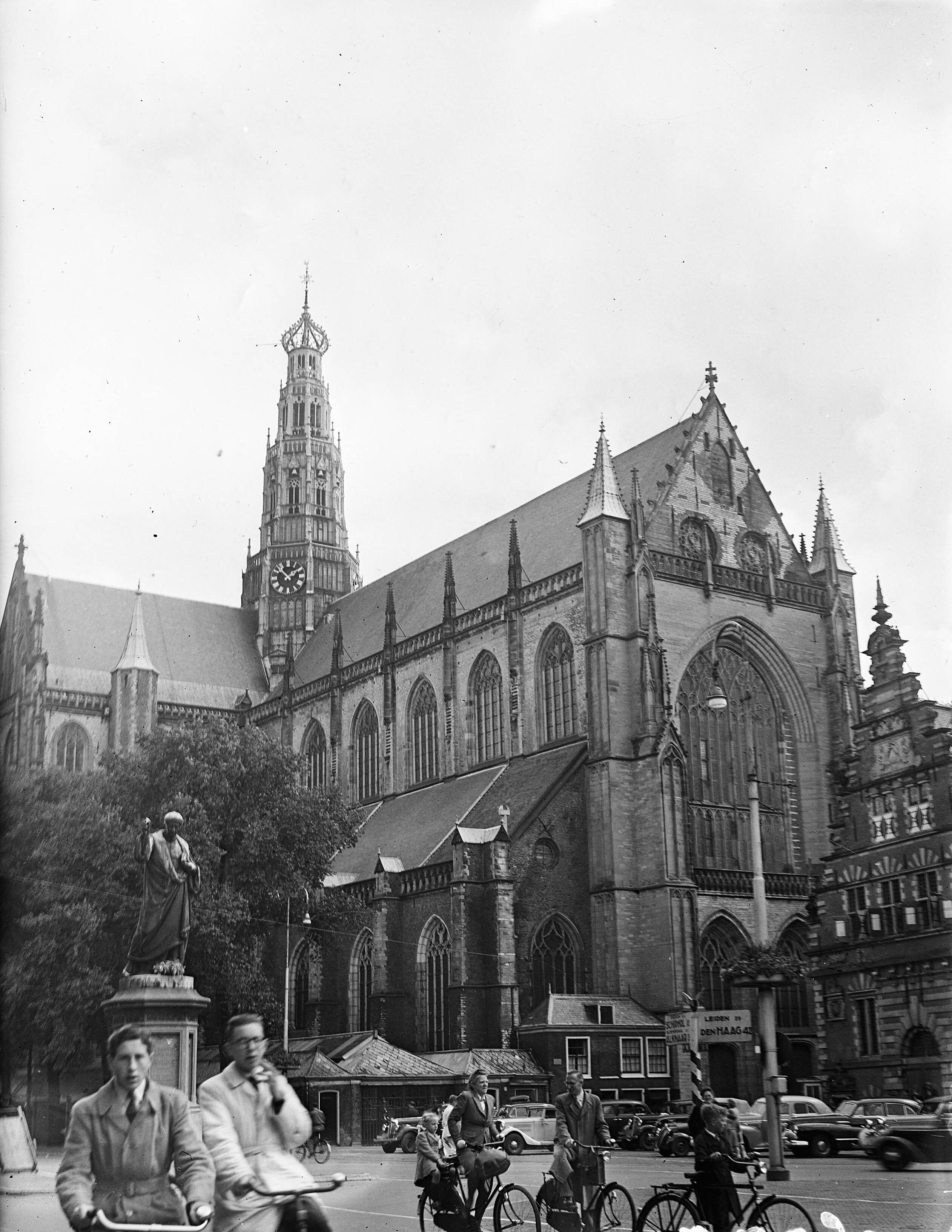 Fotocollectie Anefo — Restauratie St. Bavo te Haarlem — Foto: Deelen, […] van / Anefo. Licentie: Set B: Rechtenvrij / Publiek Domein. Bron: Nationaal Archief. http://hdl.handle.net/10648/a8aa773c-d0b4-102d-bcf8-003048976d84