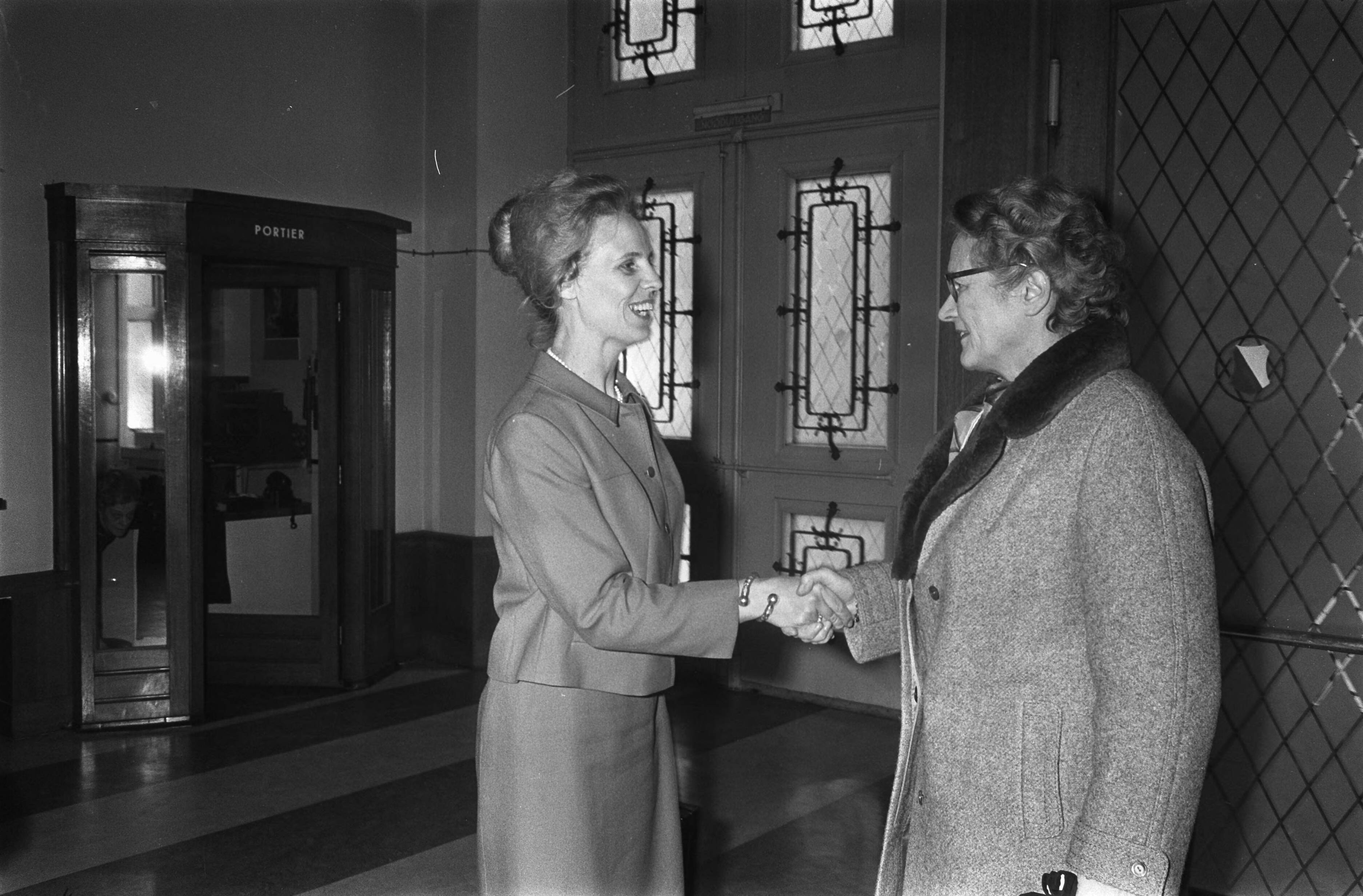 Fotocollectie Anefo — Minister dr. M. A. M. Klompe opent kadercursus over milieuverontreiniging te Utrecht. Professor dr. K. H. Voous , voorz. Natuurbes., Klompe en mevr. G. E. — Foto: Koch, Eric / Anefo. Licentie: Set B: Rechtenvrij / Publiek Domein. Bron: Nationaal Archief. http://hdl.handle.net/10648/ab928e94-d0b4-102d-bcf8-003048976d84