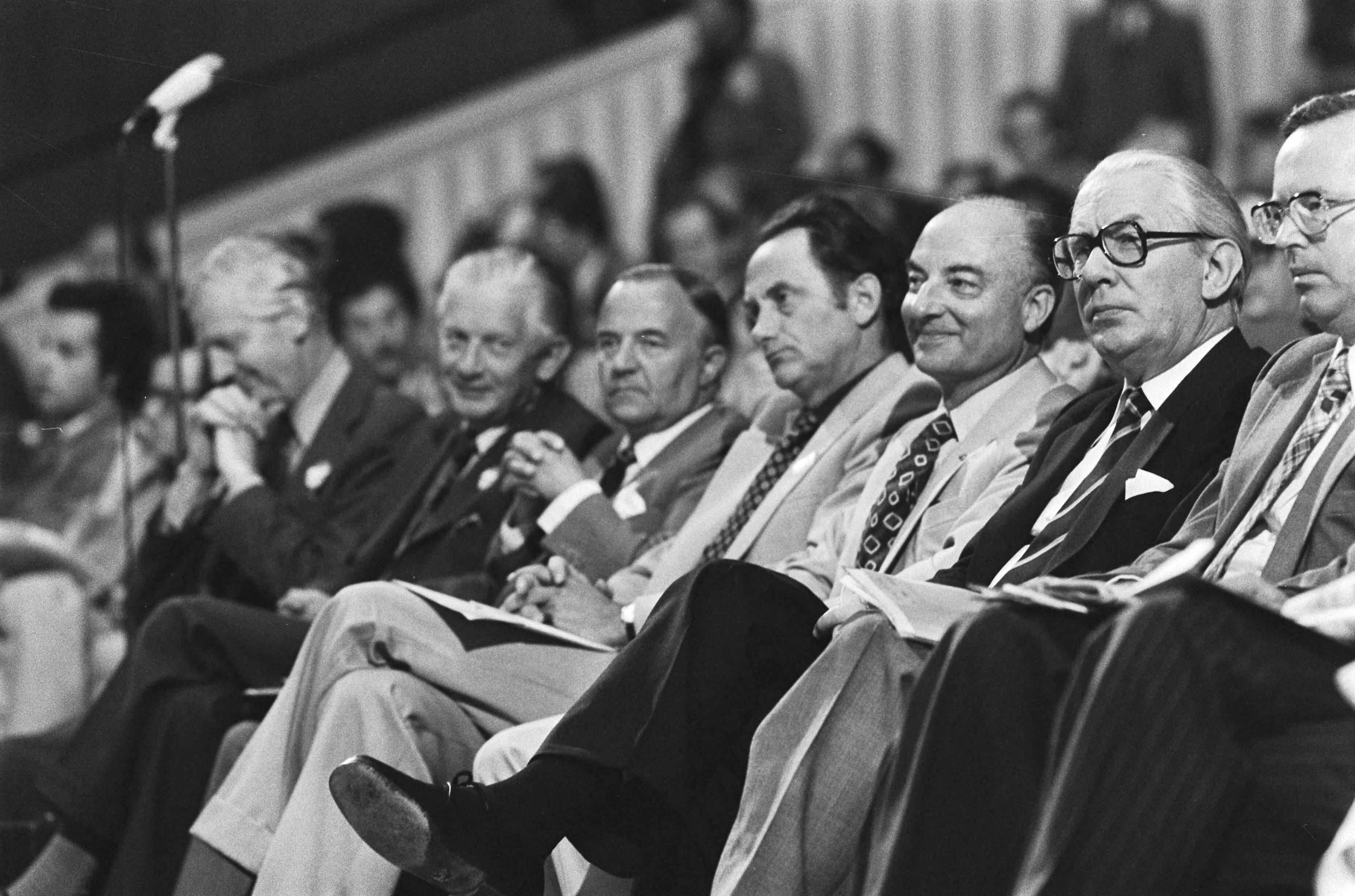 Eerste CDA-congres te Den Haag — Aantjes, geheel rechts — Foto: Mieremet, Rob / Anefo. Licentie: Set B: Rechtenvrij / Publiek Domein. Bron: Nationaal Archief. http://hdl.handle.net/10648/ac707ad8-d0b4-102d-bcf8-003048976d84