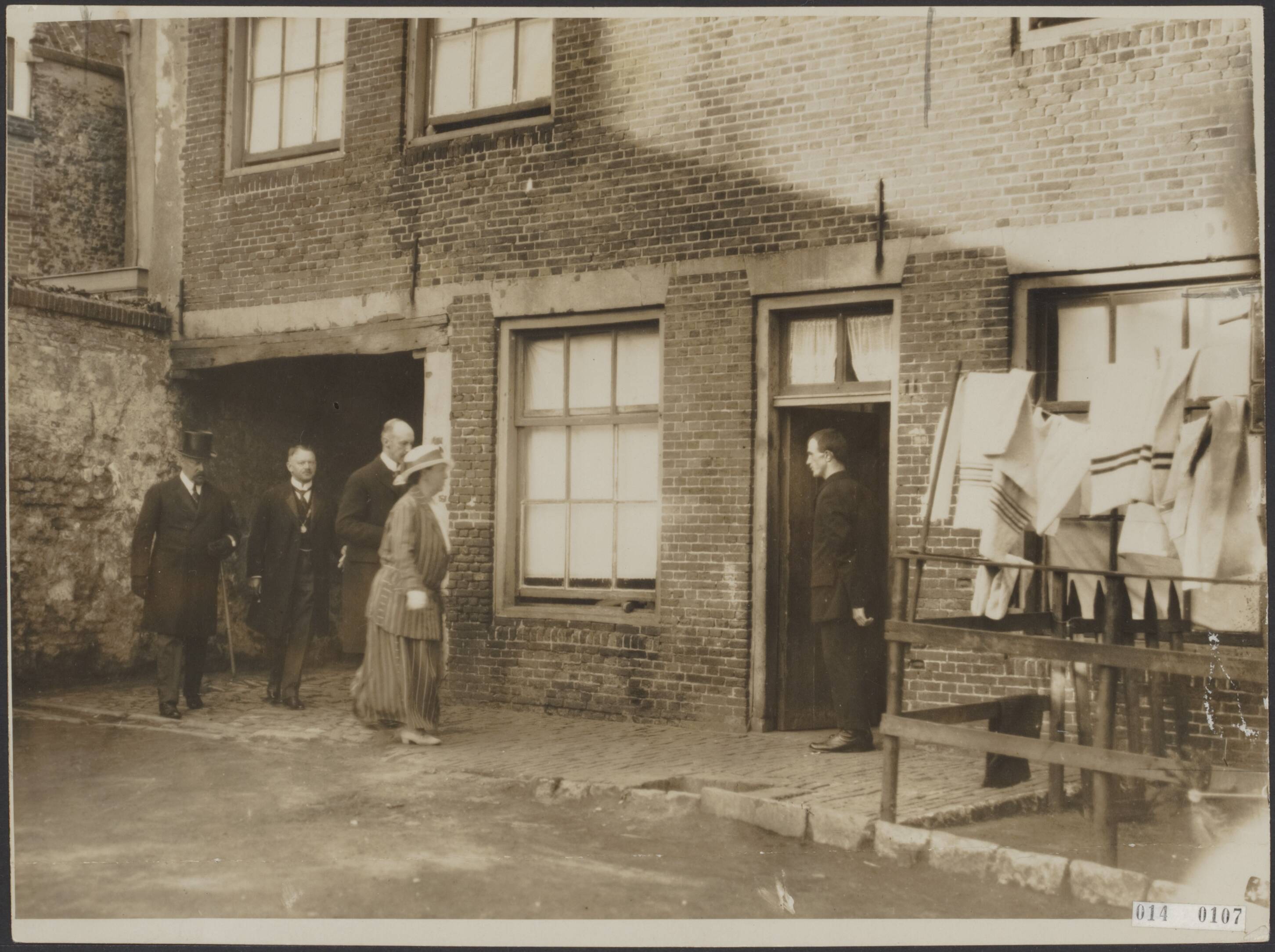 Fotocollectie Elsevier Binnenland — Koninklijk bezoek aan Vlissingen — Foto: N.V. Vereenigde Fotobureaux. Licentie: Set B: Rechtenvrij / Publiek Domein. Bron: Nationaal Archief. http://hdl.handle.net/10648/adaf9dca-d0b4-102d-bcf8-003048976d84