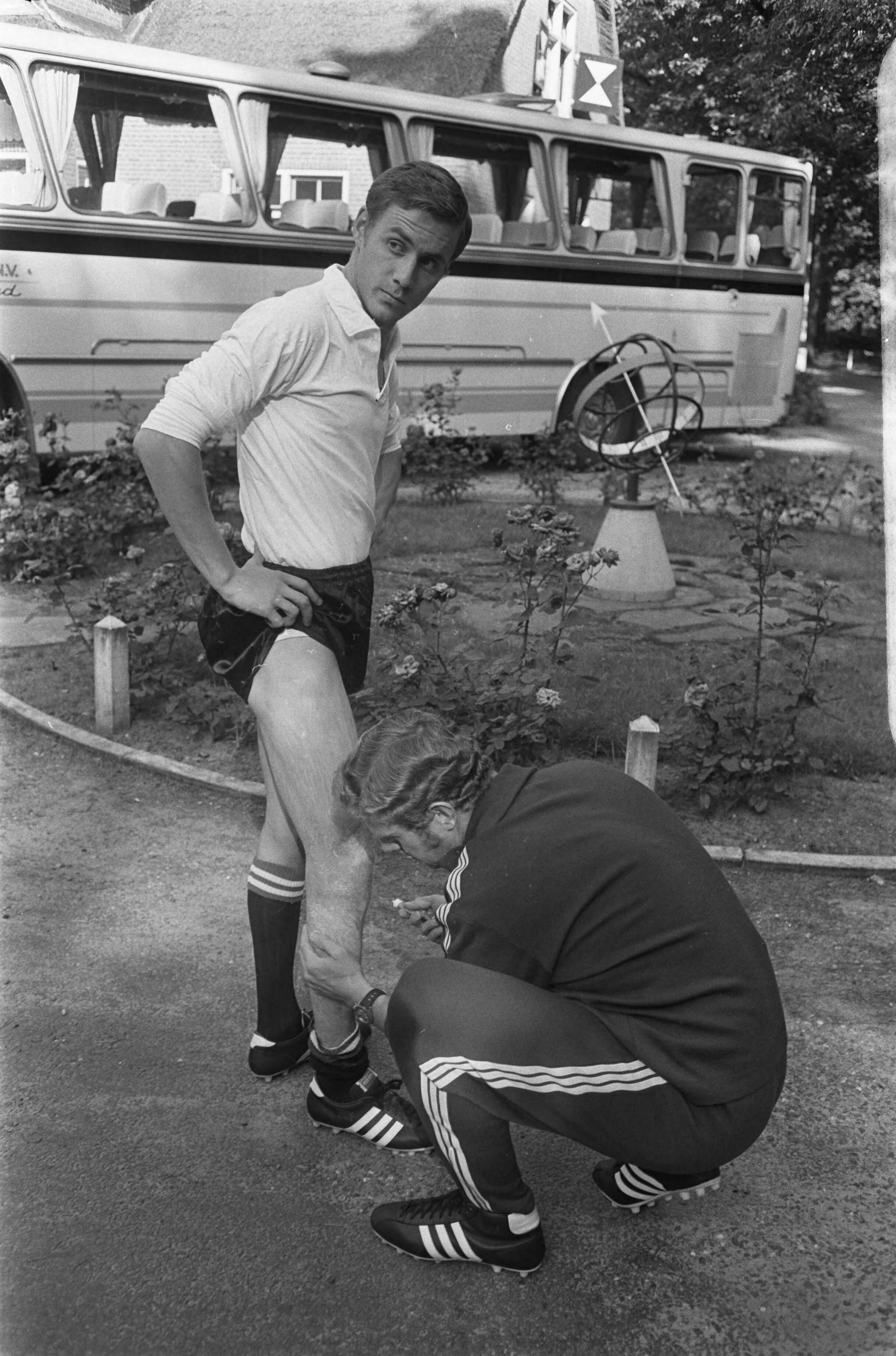 Fotocollectie Anefo — Feijenoord traint in KNVB-centrum, Zeist voor wedstrijd tegen Estudiantes — Foto: Koch, Eric / Anefo. Licentie: Set B: Rechtenvrij / Publiek Domein. Bron: Nationaal Archief. http://hdl.handle.net/10648/aba290b4-d0b4-102d-bcf8-003048976d84