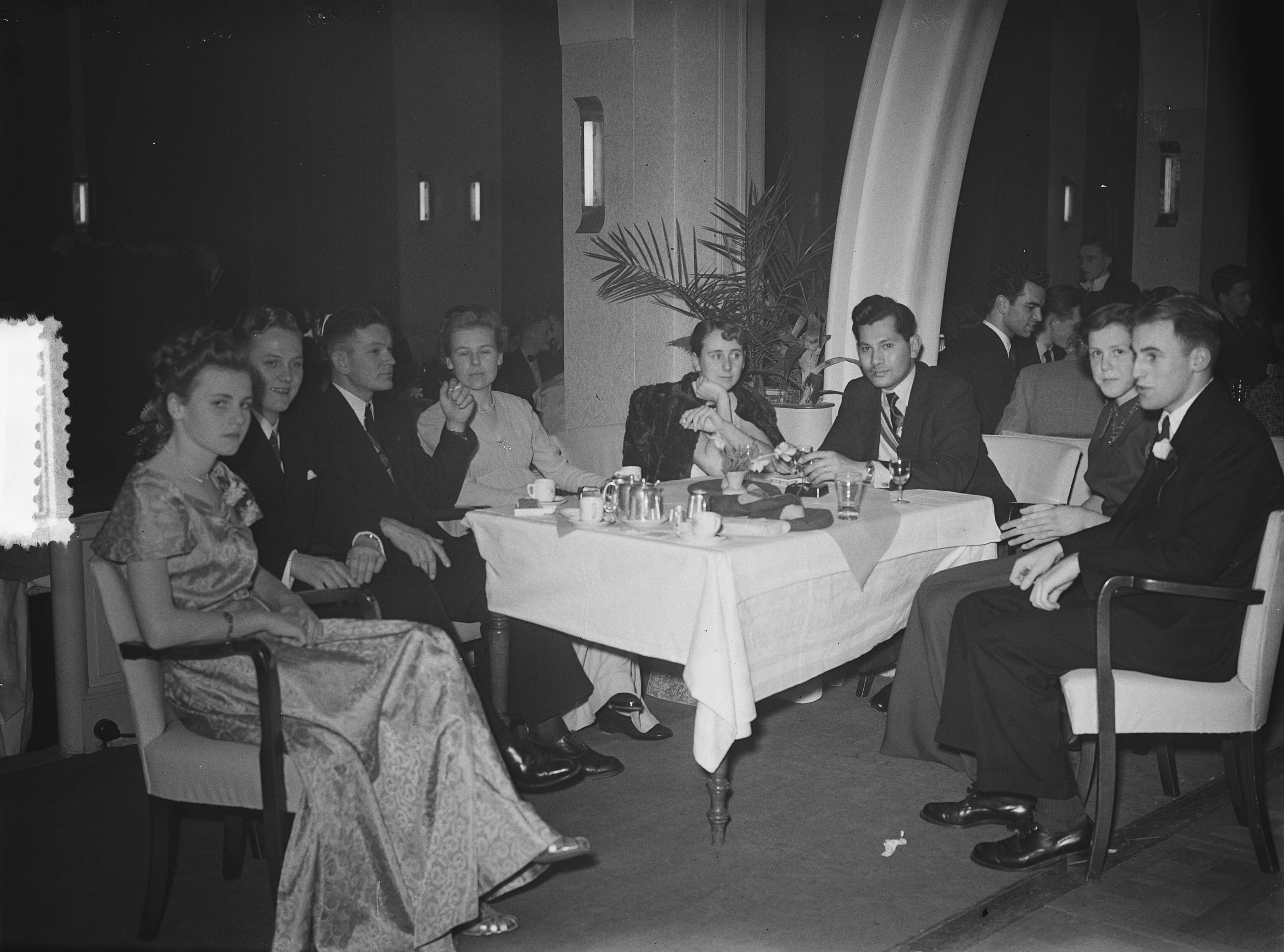 MTS Den Haag jubileum — MTS Den Haag jubileum. Balavond — Foto: Bilsen, Joop van / Anefo. Licentie: Set B: Rechtenvrij / Publiek Domein. Bron: Nationaal Archief. http://hdl.handle.net/10648/a8f4765c-d0b4-102d-bcf8-003048976d84