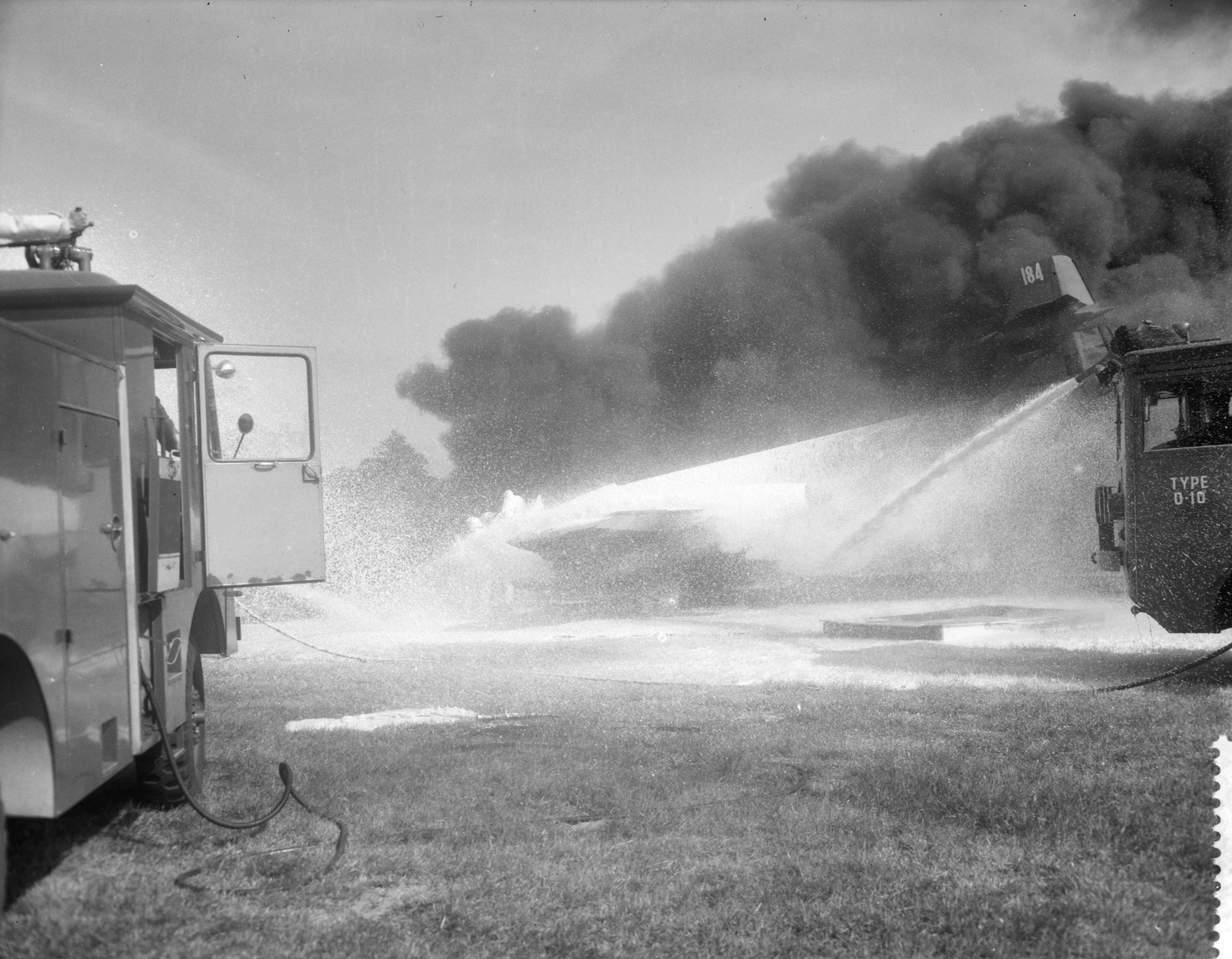 Fotocollectie Anefo — Militaire demonstraties op het Malieveld in Den Haag i.v.m. 60-jarig bestaan van de Onderofficiersvereniging "Ons Belang" — Foto: Noske, J.D. / Anefo. Licentie: Set B: Rechtenvrij / Publiek Domein. Bron: Nationaal Archief. http://hdl.handle.net/10648/a97deeaa-d0b4-102d-bcf8-003048976d84