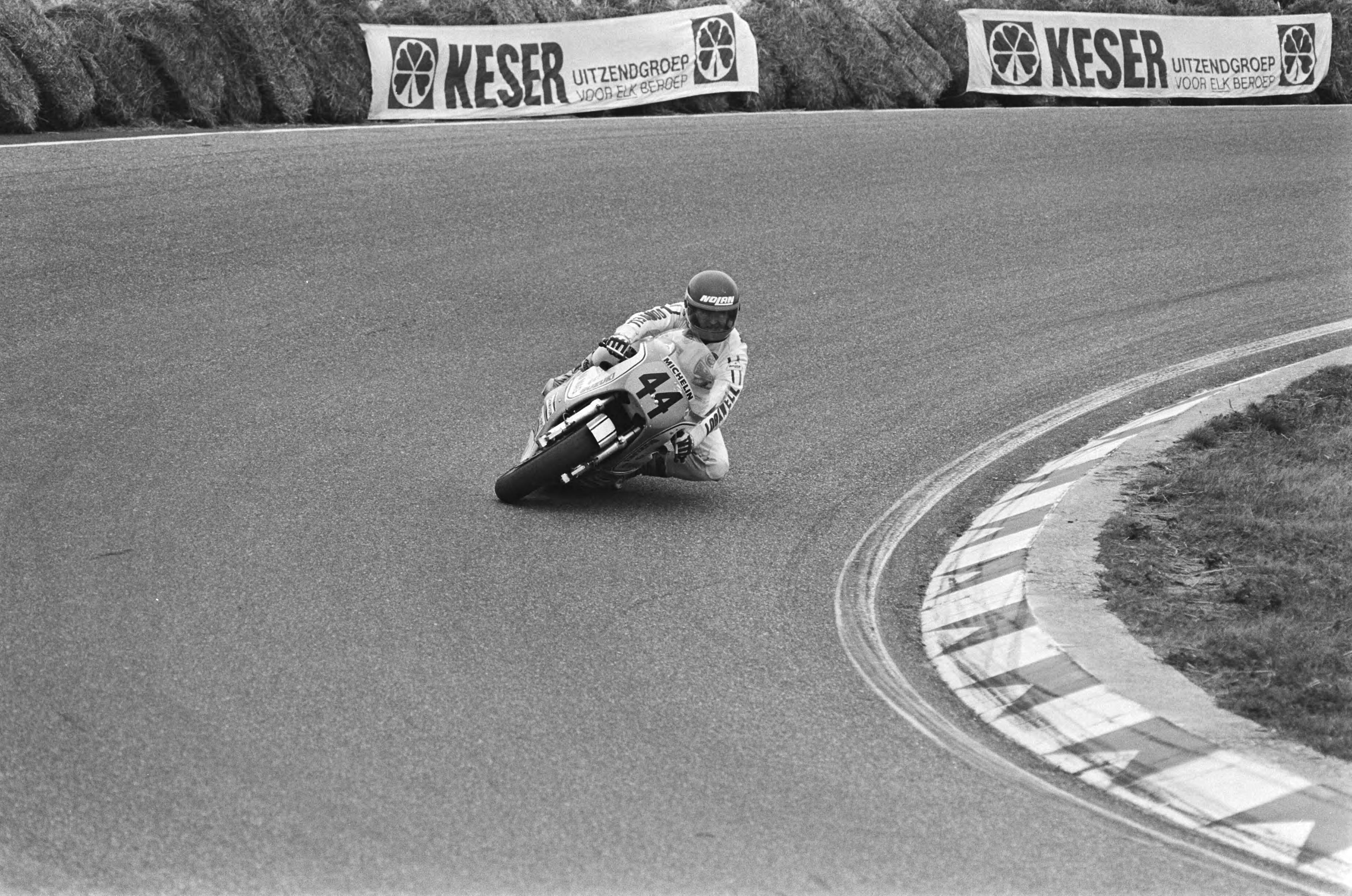 Internationale Olof-races 1980 in Zandvoort — Will Hartog (44) in aktie — Foto: Antonisse, Marcel / Anefo. Licentie: Set B: Rechtenvrij / Publiek Domein. Bron: Nationaal Archief. http://hdl.handle.net/10648/ace7caac-d0b4-102d-bcf8-003048976d84