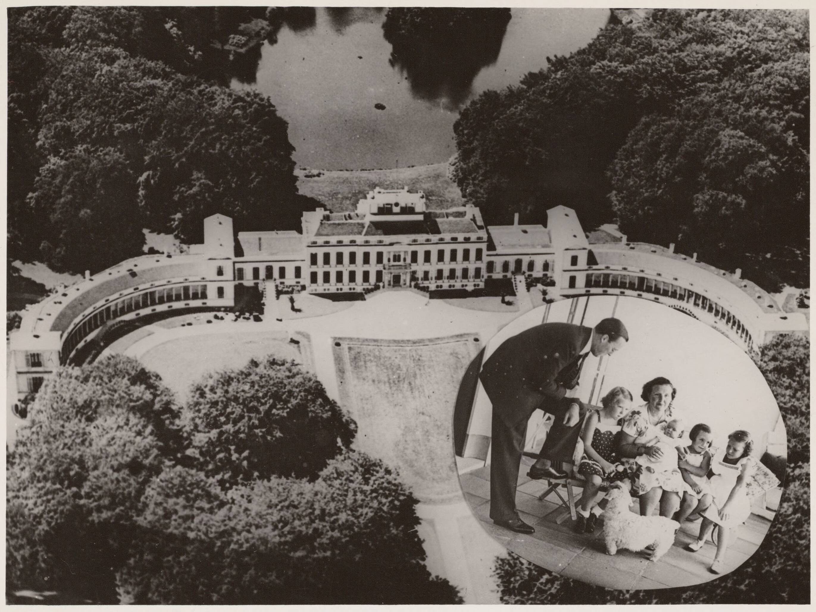 Fotocollectie RVD / Koninklijk Huis — Ansichtkaart ter gelegenheid van de eerste verjaardag van Prinses Marijke. Collage van Paleis Soestdijk en gezin prinses Juliana en prins Bernhard — Foto: Fotograaf Onbekend / Anefo. Licentie: Set B: Rechtenvrij / Publiek Domein. Bron: Nationaal Archief. http://hdl.handle.net/10648/afac6aae-d0b4-102d-bcf8-003048976d84