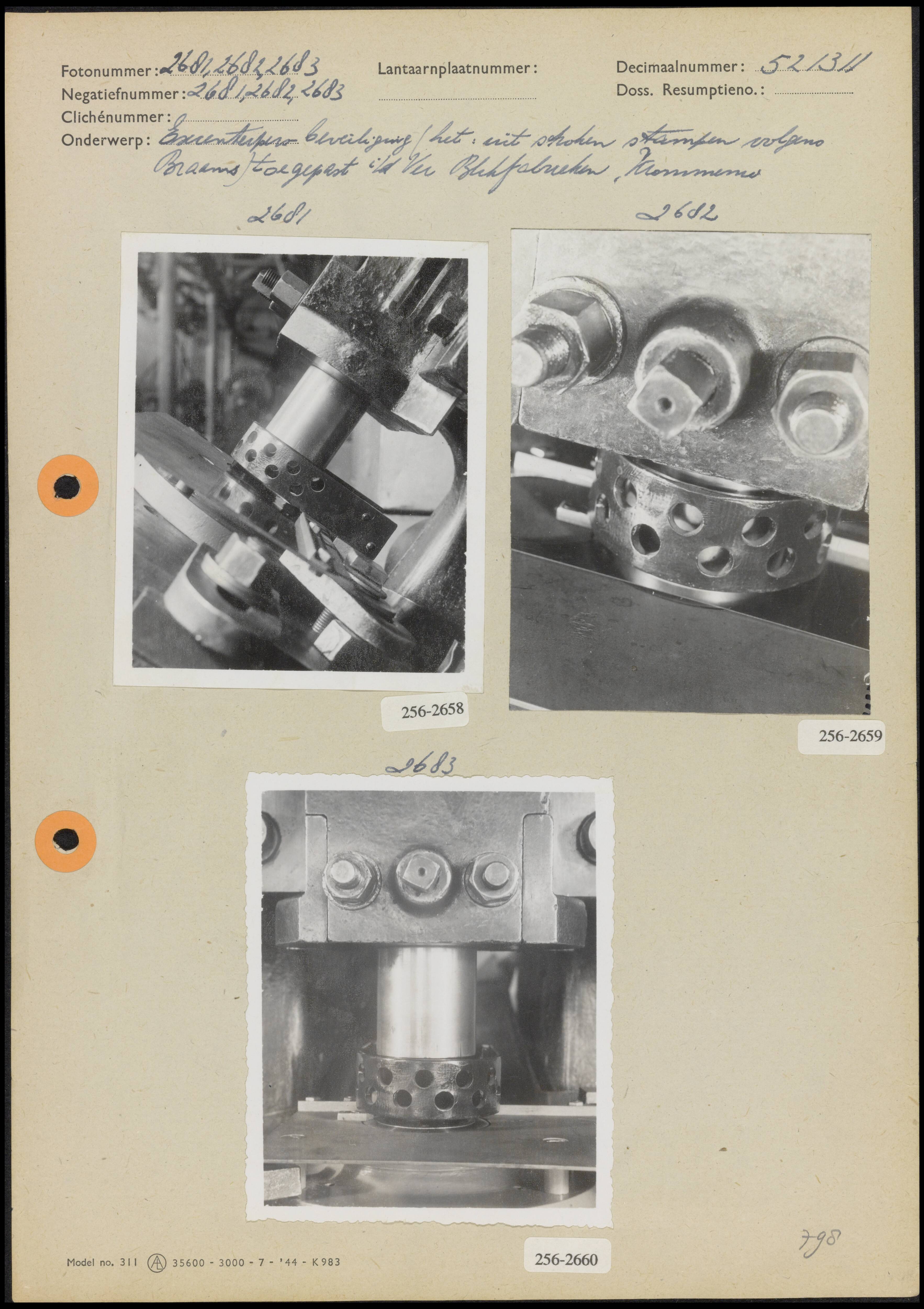 Beveiliging van excenterpersen — Foto 1: Excenterpersbeveiliging: het uit stroken stampen volgens Braams (toegepast in Verenigde Blikfabrieken te Krommenie) (10,5x8,5 cm; Fotograaf onbekend) Foto 2: Excenterpersbeveiliging: het uit stroken stampen volgens Braams (toegepast in Verenigde Blikfabrieken te Krommenie) 11x8,5 cm; Fotograaf onbekend) Foto 3: Excenterpersbeveiliging: het uit stroken stampen volgens Braams (toegepast in Verenigde Blikfabrieken te Krommenie) (10x8,5 cm; Fotograaf onbekend) — Foto: Onbekend / Publiek Domein of Rechtenvrij. Licentie: Set B: Rechtenvrij / Publiek Domein. Bron: Nationaal Archief. http://hdl.handle.net/10648/afc4c0b8-d0b4-102d-bcf8-003048976d84