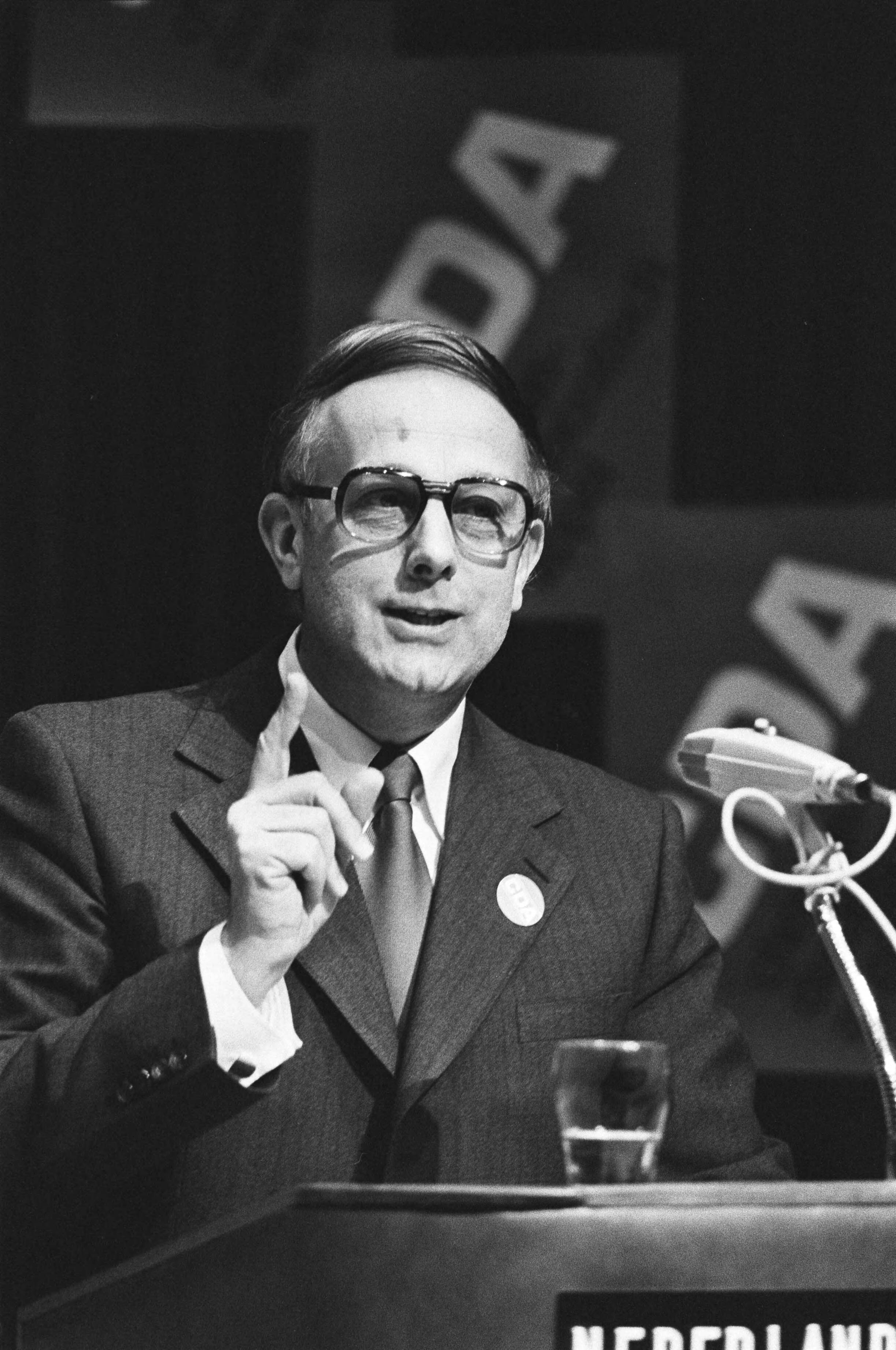 Fotocollectie Anefo — CDA-congres in Den Haag (1e dag); Piet Steenkamp (voorzitter CDA) spreekt, kop — Foto: Verhoeff, Bert / Anefo. Licentie: Set B: Rechtenvrij / Publiek Domein. Bron: Nationaal Archief. http://hdl.handle.net/10648/ac91b432-d0b4-102d-bcf8-003048976d84