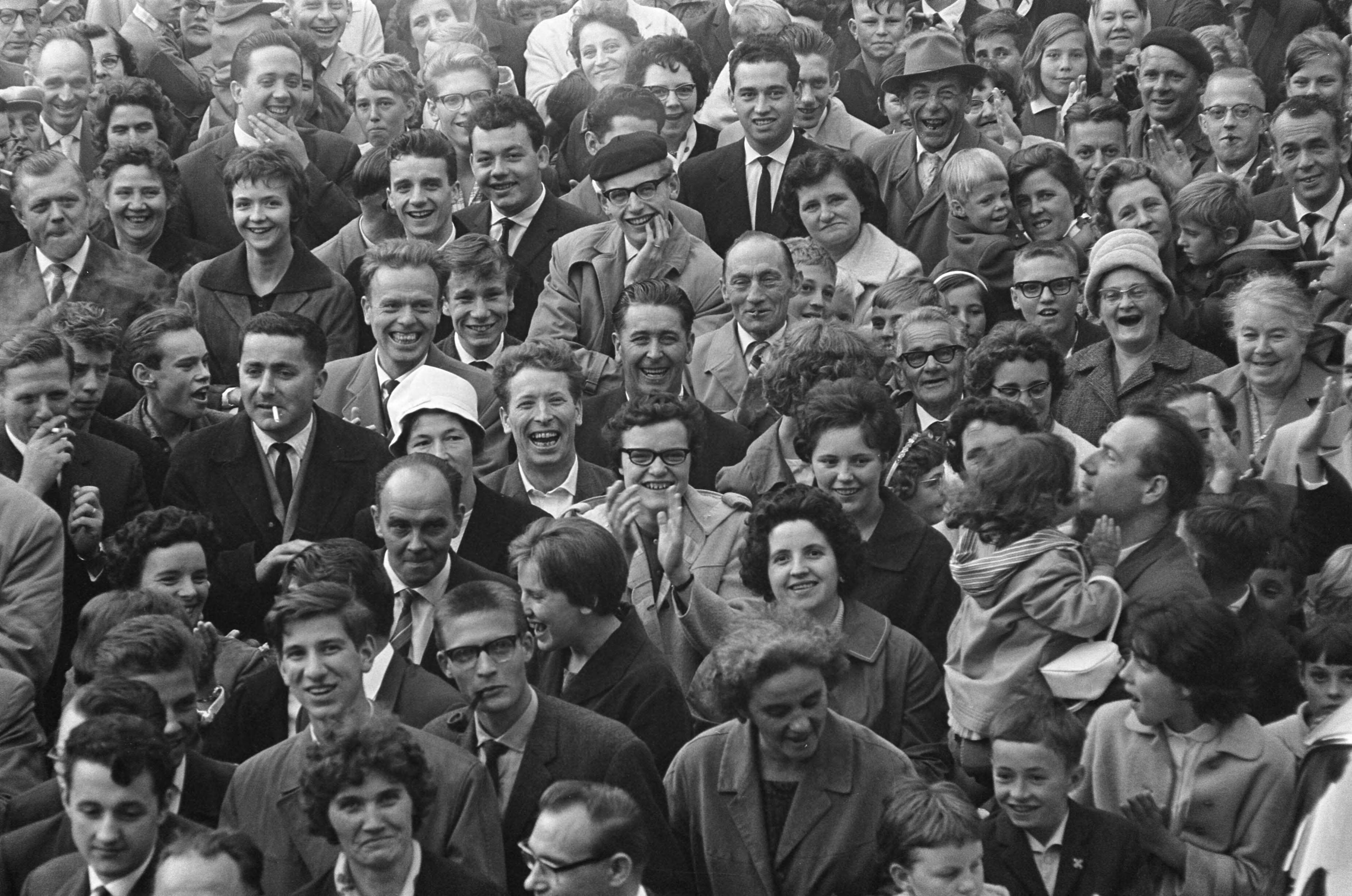 Fotocollectie Anefo — Kerkrade protesteert tegen de AVRO — Foto: Koch, Eric / Anefo. Licentie: Set B: Rechtenvrij / Publiek Domein. Bron: Nationaal Archief. http://hdl.handle.net/10648/aa14e8c8-d0b4-102d-bcf8-003048976d84