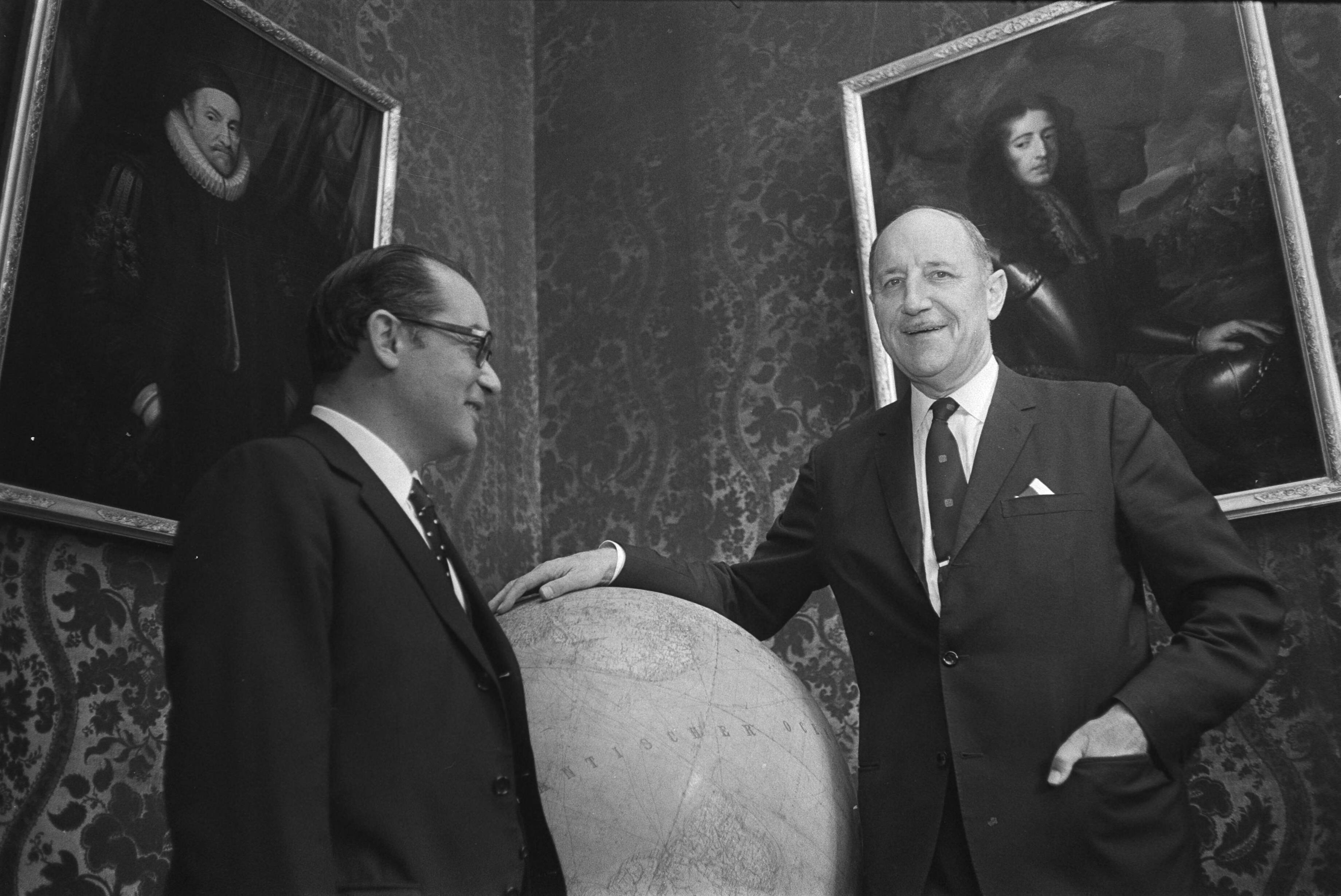 Fotocollectie Anefo — Minister Luns ontvangt Italiaan F. M. Malfatti voorzitter Comissie voor Europese Gemeenschappen in Den Haag ; links Malfatti, rechts Luns — Foto: Koch, Eric / Anefo. Licentie: Set B: Rechtenvrij / Publiek Domein. Bron: Nationaal Archief. http://hdl.handle.net/10648/aba65668-d0b4-102d-bcf8-003048976d84