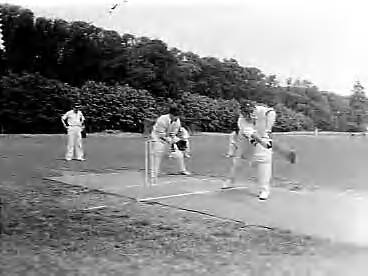 Fotocollectie Anefo — Cricket. Rood en Wit tegen HCCI. Batsman A. van der Togt ( Rood en Wit ), W. Spekking wicket-keeper — Foto: Behrens, Herbert F. / Anefo. Licentie: Set B: Rechtenvrij / Publiek Domein. Bron: Nationaal Archief. http://hdl.handle.net/10648/a9643a8c-d0b4-102d-bcf8-003048976d84