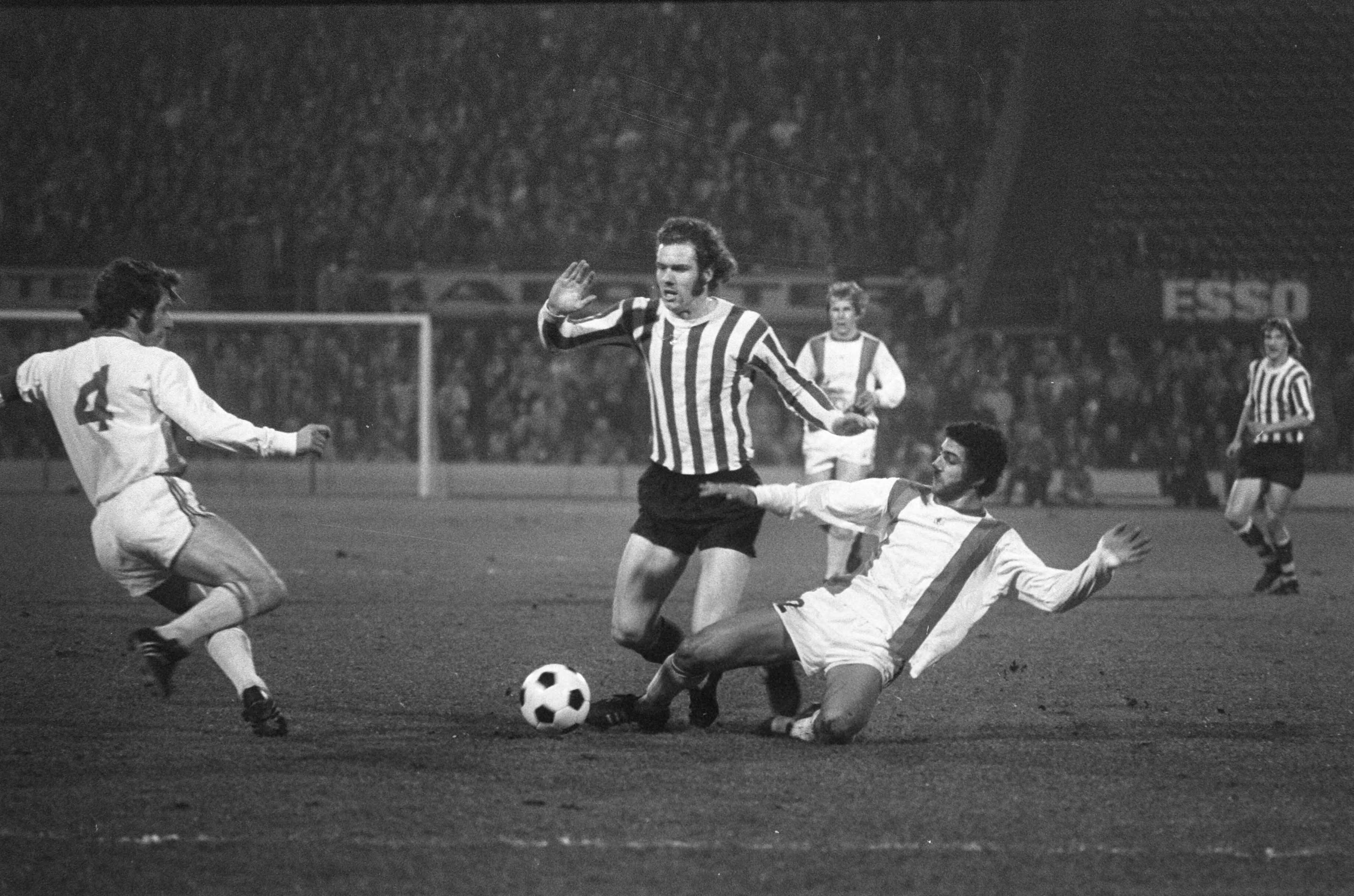 Fotocollectie Anefo — Sparta tegen Den Haag 0-1, kwartfinale KNVB beker — Foto: Verhoeff, Bert / Anefo. Licentie: Set B: Rechtenvrij / Publiek Domein. Bron: Nationaal Archief. http://hdl.handle.net/10648/abe3f4b4-d0b4-102d-bcf8-003048976d84