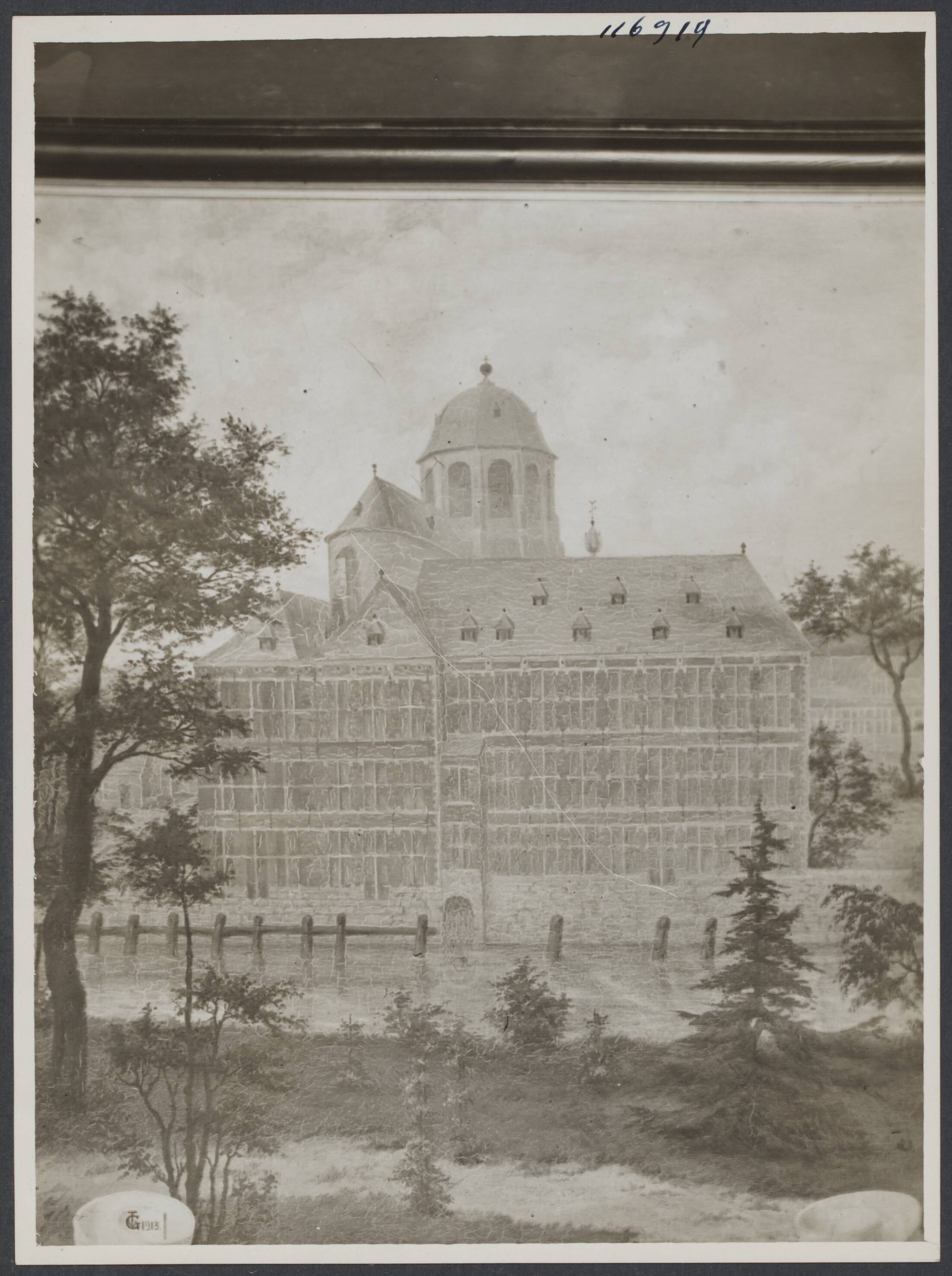 Mechelen — Mechelen. Onze-Lieve-Vrouw van Hanswijkkerk met bijgebouwen gezien van over de Dijle. Tekening gesigneer TvG 1913 — Foto: Onbekend / Publiek Domein of Rechtenvrij. Licentie: Set B: Rechtenvrij / Publiek Domein. Bron: Nationaal Archief. http://hdl.handle.net/10648/96eeebb2-f235-f615-050f-1c6ff5144583