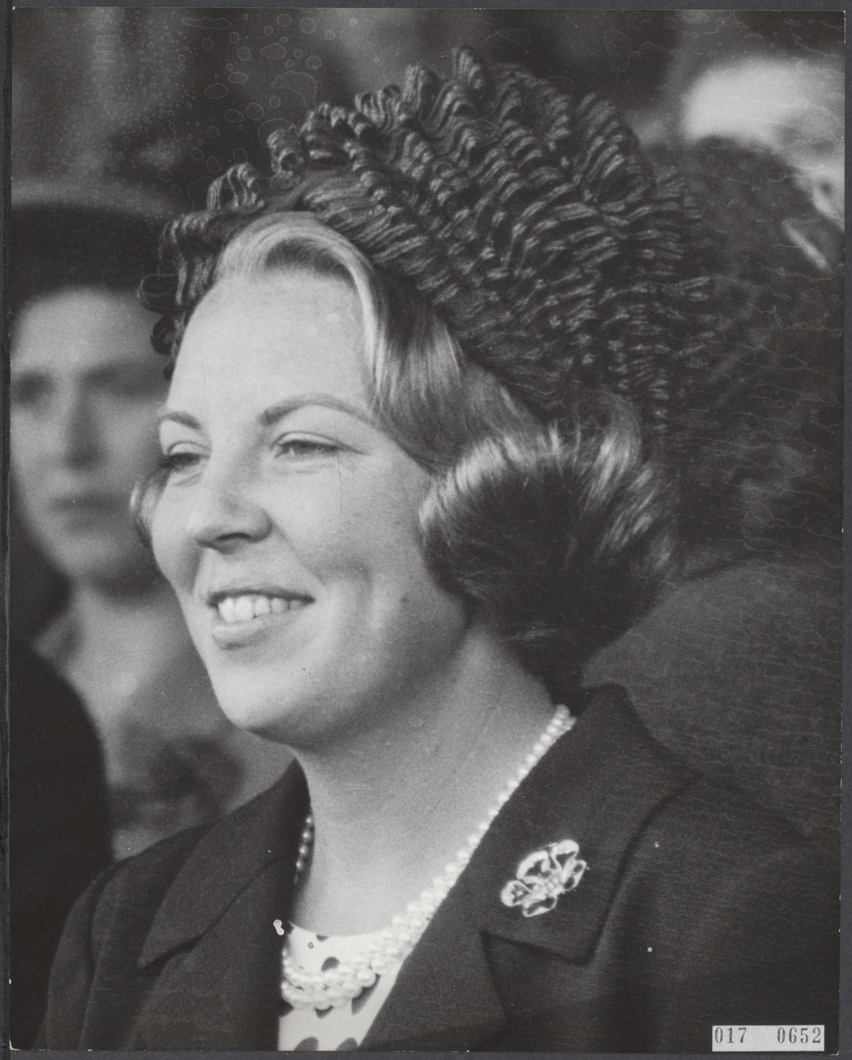 Fotocollectie Elsevier Binnenland — Prinses Beatrix heeft een bezoek gebracht aan de 32ste Nationale tentoonstelling van het Nederlandse Trekpaard — Foto: Koch, Eric / Anefo. Licentie: Set B: Rechtenvrij / Publiek Domein. Bron: Nationaal Archief. http://hdl.handle.net/10648/adbe9050-d0b4-102d-bcf8-003048976d84