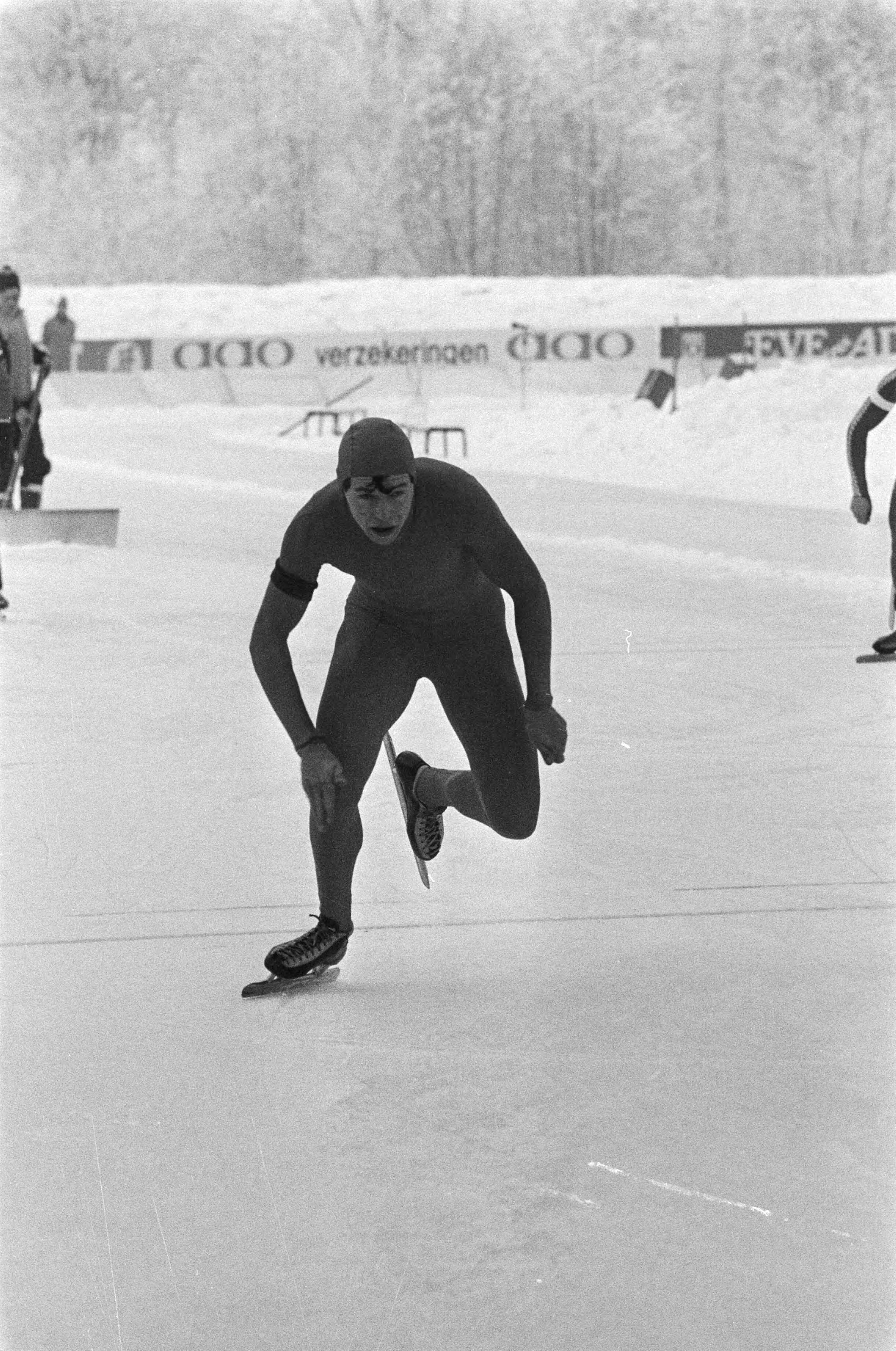 Fotocollectie Anefo — Schaatsinterland Nederland tegen Noorwegen in Groningen. Sprinter Sies Uilkema in actie. — Foto: Dijk, Hans van / Anefo. Licentie: Set B: Rechtenvrij / Publiek Domein. Bron: Nationaal Archief. http://hdl.handle.net/10648/ad0bcace-d0b4-102d-bcf8-003048976d84