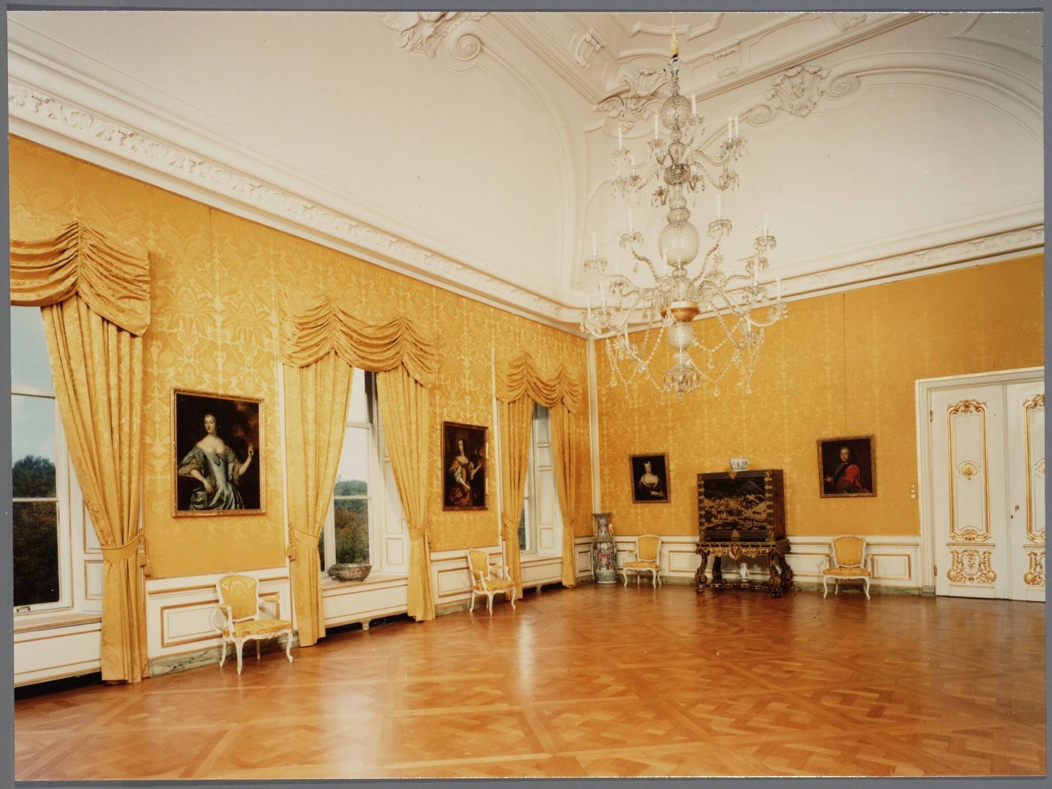 Paleis Huis ten Bosch te Den Haag — De balzaal — Foto: Hofmeester, Bart / RVD. Licentie: Set B: Rechtenvrij / Publiek Domein. Bron: Nationaal Archief. http://hdl.handle.net/10648/afa8a8c4-d0b4-102d-bcf8-003048976d84