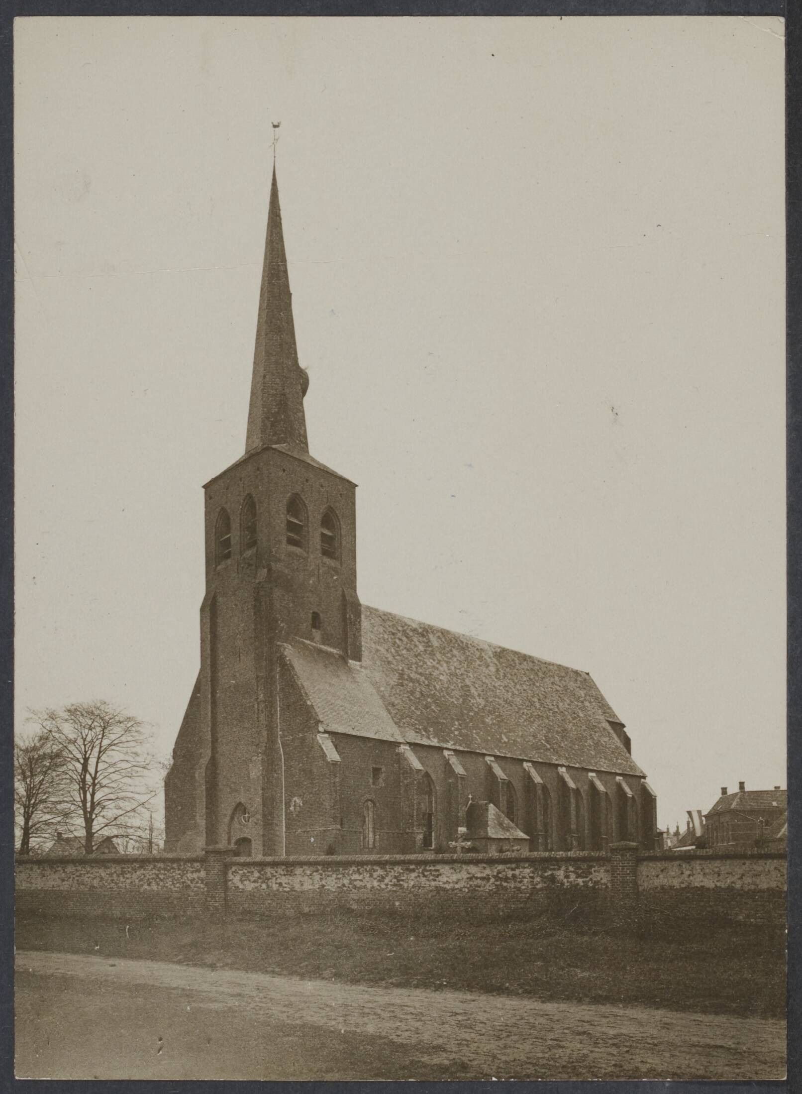 Rijsbergen — St. Bavo. Oude kerk te Rijsbergen — Foto: N.V. Vereenigde Fotobureaux. Licentie: Set B: Rechtenvrij / Publiek Domein. Bron: Nationaal Archief. http://hdl.handle.net/10648/33607343-5245-9471-59bc-a1d8c78953a2