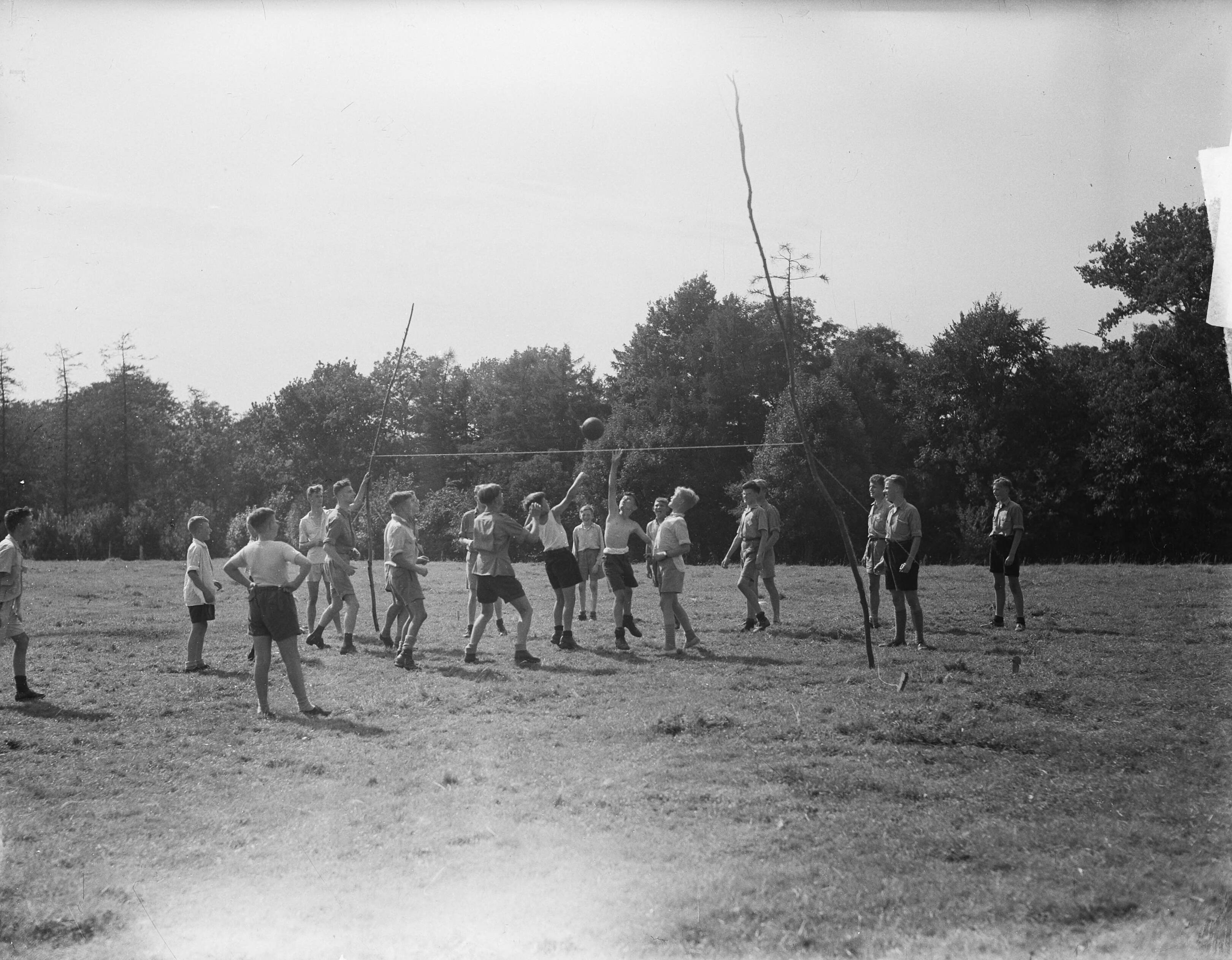 VCJC kamp Mheer — Foto: Nijs, Jac. de / Anefo. — Licentie: Set B: Rechtenvrij / Publiek Domein. Bron: Nationaal Archief. http://hdl.handle.net/10648/a8ddf3f0-d0b4-102d-bcf8-003048976d84