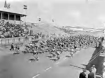 Fotocollectie Anefo — Nederlands kampioenschap wielrennen amateurs op de weg op het circuit van Zandvoort — Foto: Pot, Harry / Anefo. Licentie: Set B: Rechtenvrij / Publiek Domein. Bron: Nationaal Archief. http://hdl.handle.net/10648/a962daa2-d0b4-102d-bcf8-003048976d84
