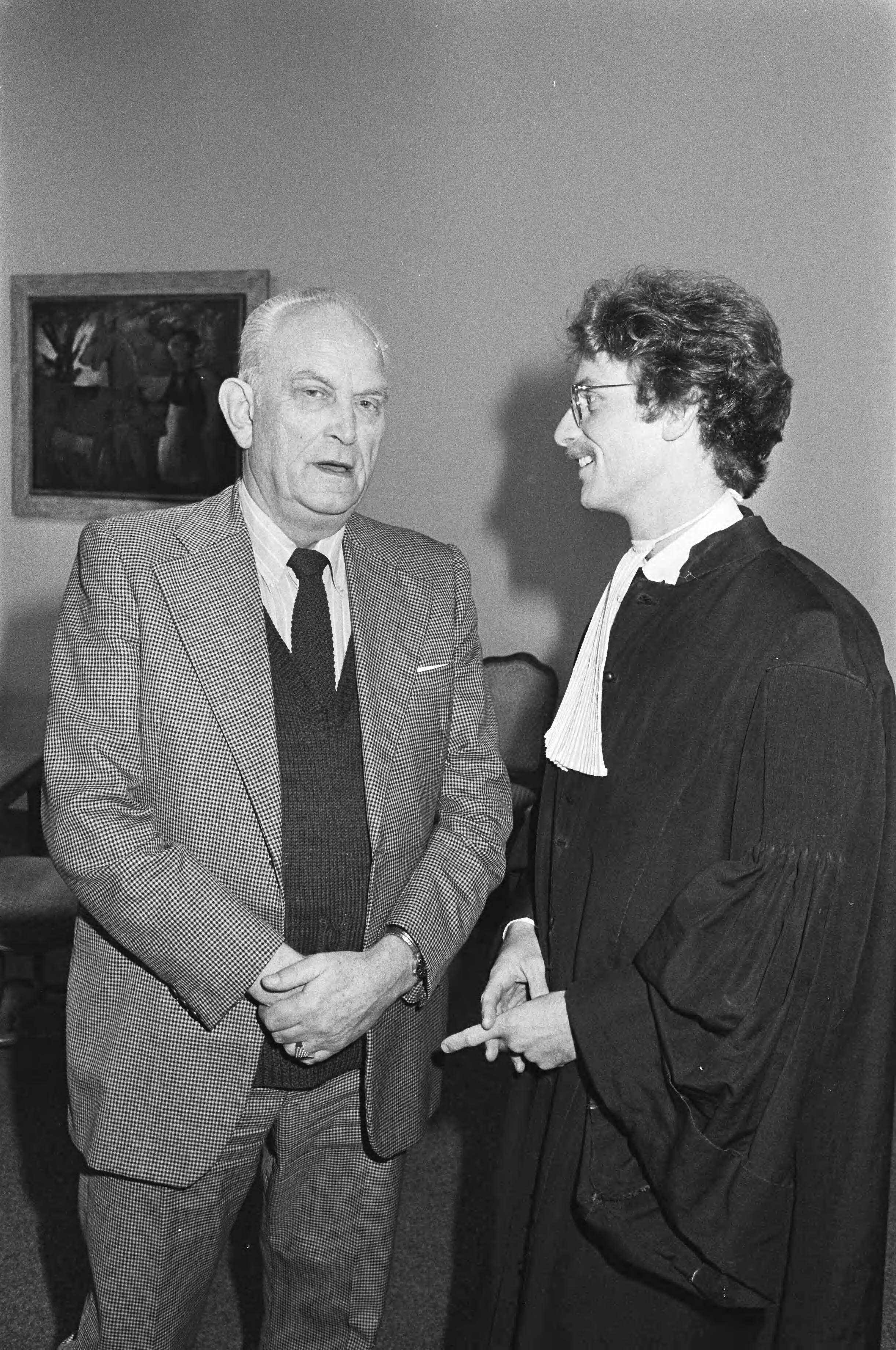 Fotocollectie Anefo — Kort geding voor Utrechtse rechtbank voormalige organisatie Wielerzesdaagse Charles Ruys tegen Koninklijk Ned. Wielerunie met De Wit — Foto: Antonisse, Marcel / Anefo. Licentie: Set B: Rechtenvrij / Publiek Domein. Bron: Nationaal Archief. http://hdl.handle.net/10648/ad0d151e-d0b4-102d-bcf8-003048976d84