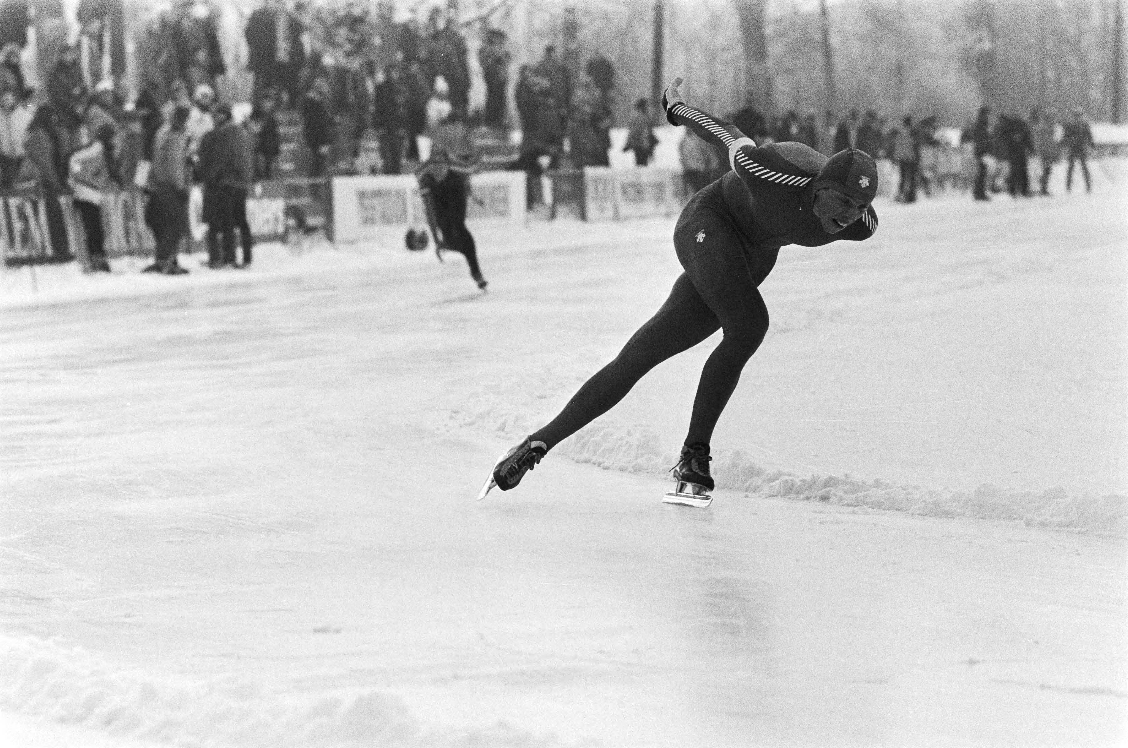 Fotocollectie Anefo — Schaatsinterland Nederland tegen Noorwegen in Groningen. Tom Erik Oxholm (Noorwegen) in actie. — Foto: Dijk, Hans van / Anefo. Licentie: Set B: Rechtenvrij / Publiek Domein. Bron: Nationaal Archief. http://hdl.handle.net/10648/ad0be720-d0b4-102d-bcf8-003048976d84