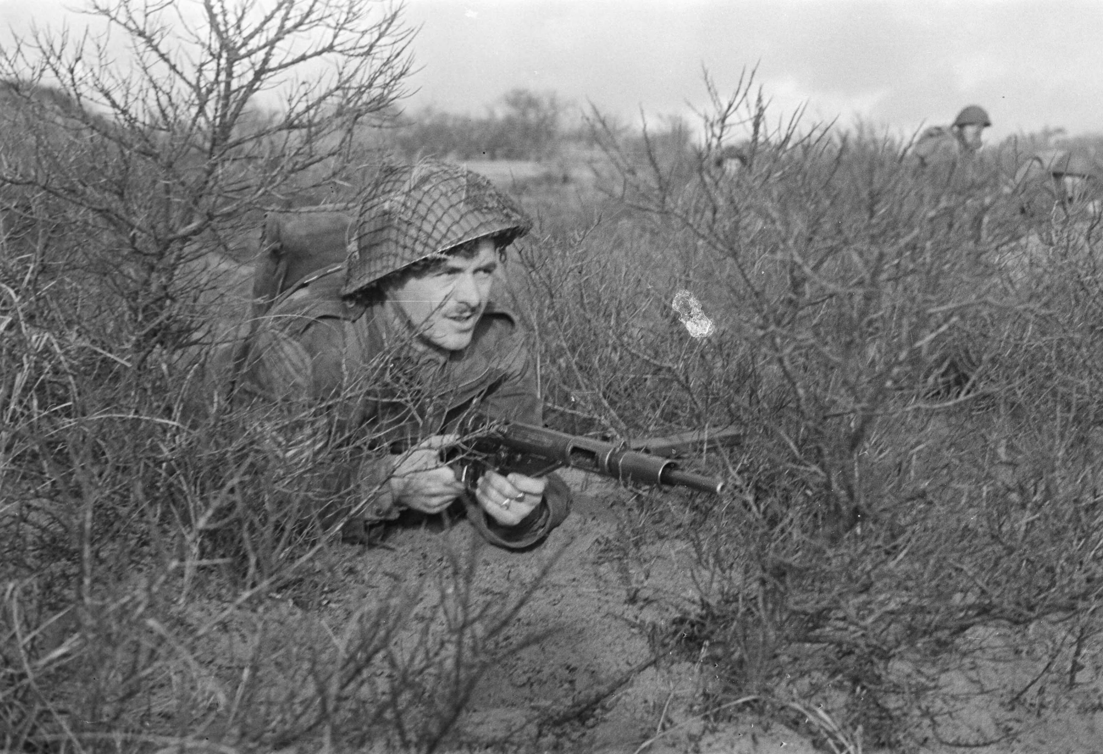 Fotocollectie Anefo — Militair opleidingskamp te Bloemendaal(bezoek Generaal Kruls ) — Foto: Dudok van Heel, Jack / Anefo. Licentie: Set B: Rechtenvrij / Publiek Domein. Bron: Nationaal Archief. http://hdl.handle.net/10648/a8989292-d0b4-102d-bcf8-003048976d84