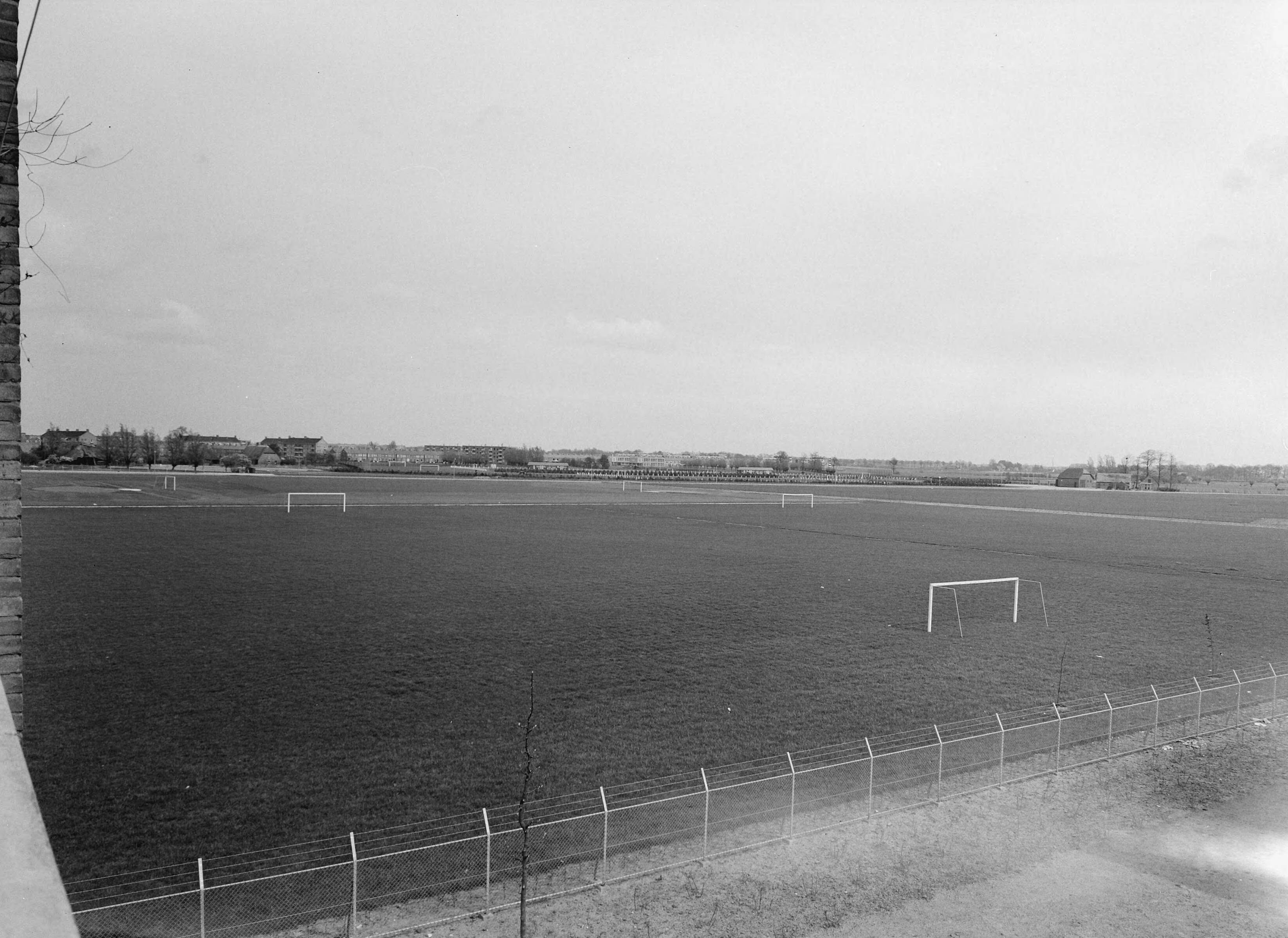 Fotocollectie Nederlandse Heidemaatschappij — Sportvelden Genie Breda, aan de La Rey weg, 16 ha. 1958. 3 sportvelden plus oefenterreinen — Foto: Eyssen, [...] / Heidemij. Licentie: Set B: Rechtenvrij / Publiek Domein. Bron: Nationaal Archief. http://hdl.handle.net/10648/ae79abc4-d0b4-102d-bcf8-003048976d84