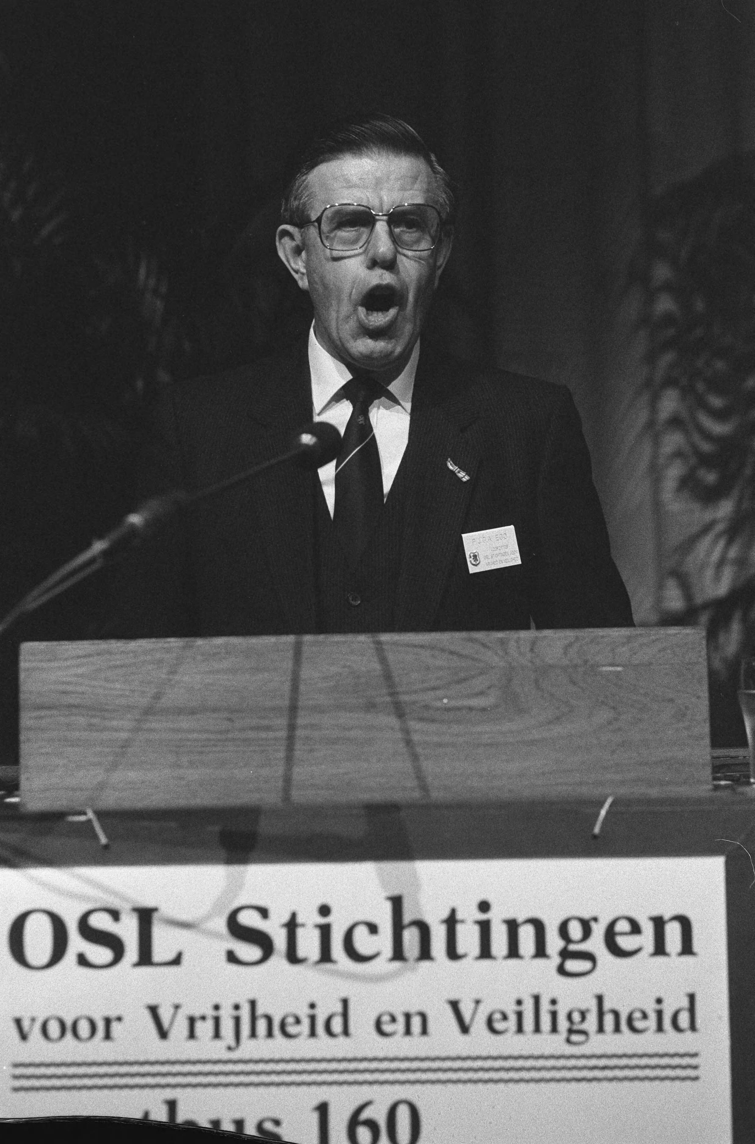 Fotocollectie Anefo — OSL-congres in Den Haag; voorzitter Prosper Ego — Foto: Molendijk, Bart / Anefo. Licentie: Set B: Rechtenvrij / Publiek Domein. Bron: Nationaal Archief. http://hdl.handle.net/10648/ad583288-d0b4-102d-bcf8-003048976d84
