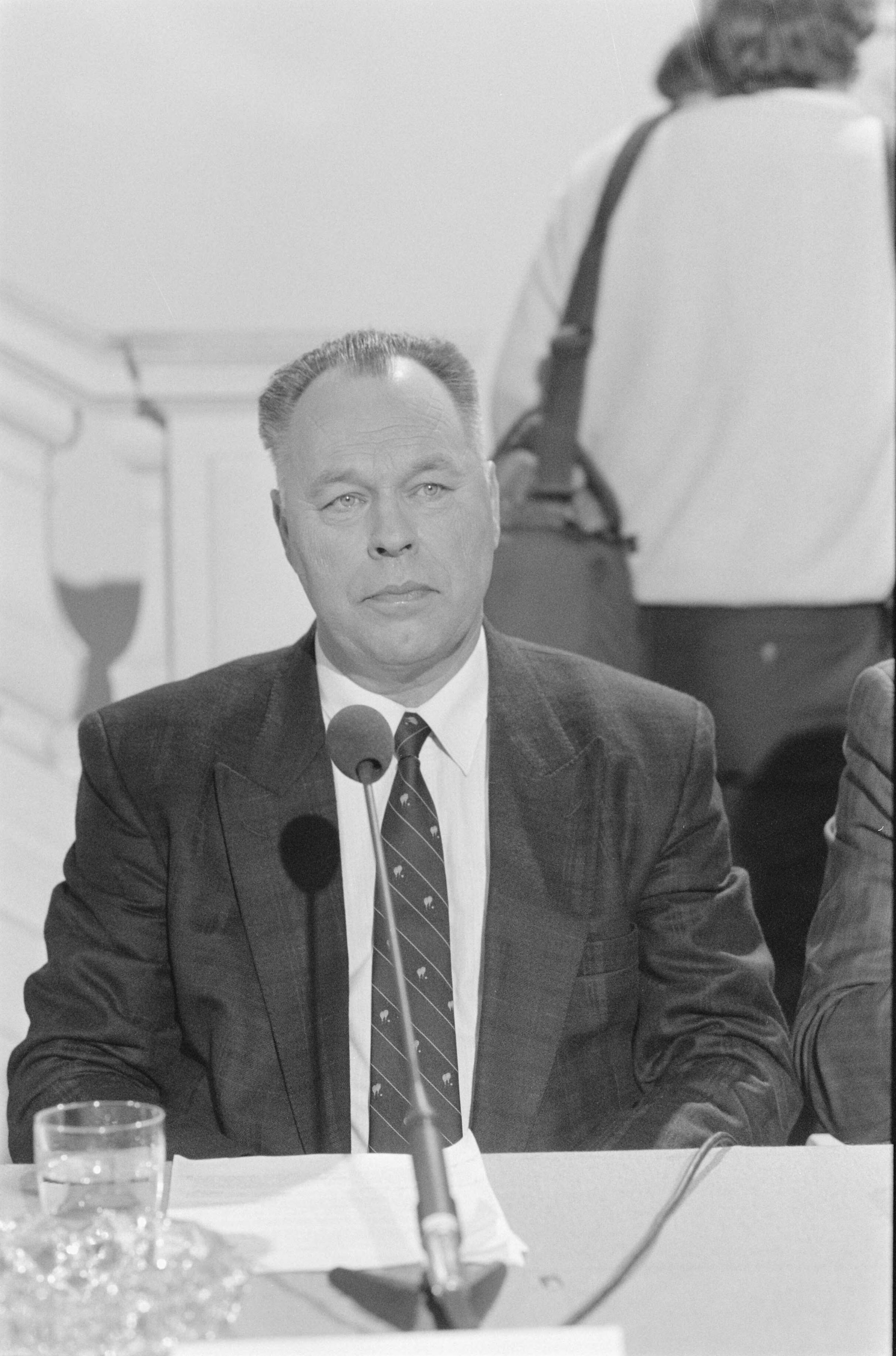 Fotocollectie Anefo — Persconferentie i.v.m. ontvoering Gerrit Jan Heijn in gemeentehuis Bloemendaal met tv-programma "Opsporing Verzocht" — Foto: Croes, Rob C. / Anefo. Licentie: Set B: Rechtenvrij / Publiek Domein. Bron: Nationaal Archief. http://hdl.handle.net/10648/ad6735d0-d0b4-102d-bcf8-003048976d84