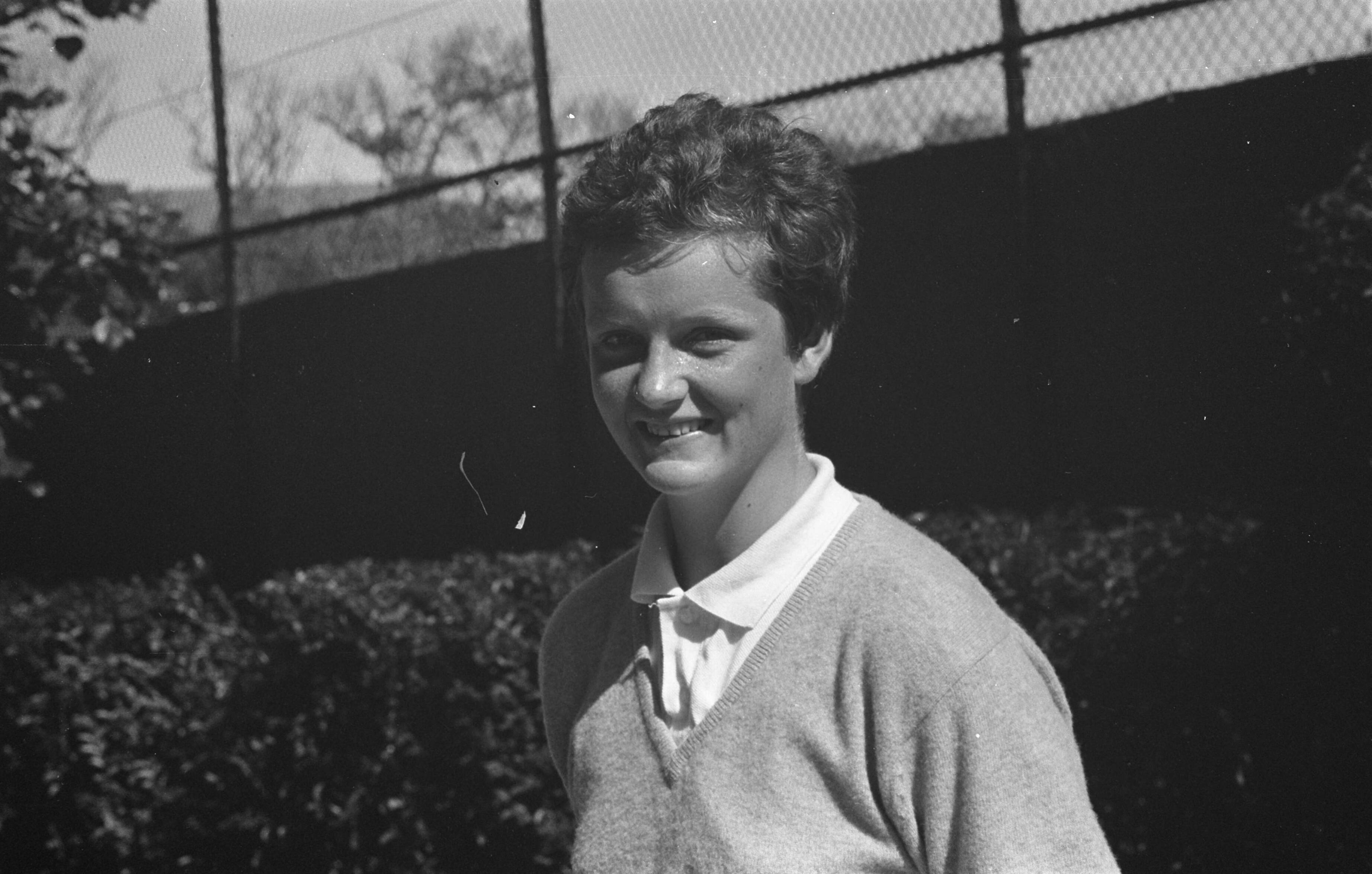 Fotocollectie Anefo — Nederlandse tenniskampioenschappen op de METS-banen te Scheveningen. De 17-jarige Betty Stöve uit Rotterdam — Foto: Bilsen, Joop van / Anefo. Licentie: Set B: Rechtenvrij / Publiek Domein. Bron: Nationaal Archief. http://hdl.handle.net/10648/aa139cfc-d0b4-102d-bcf8-003048976d84
