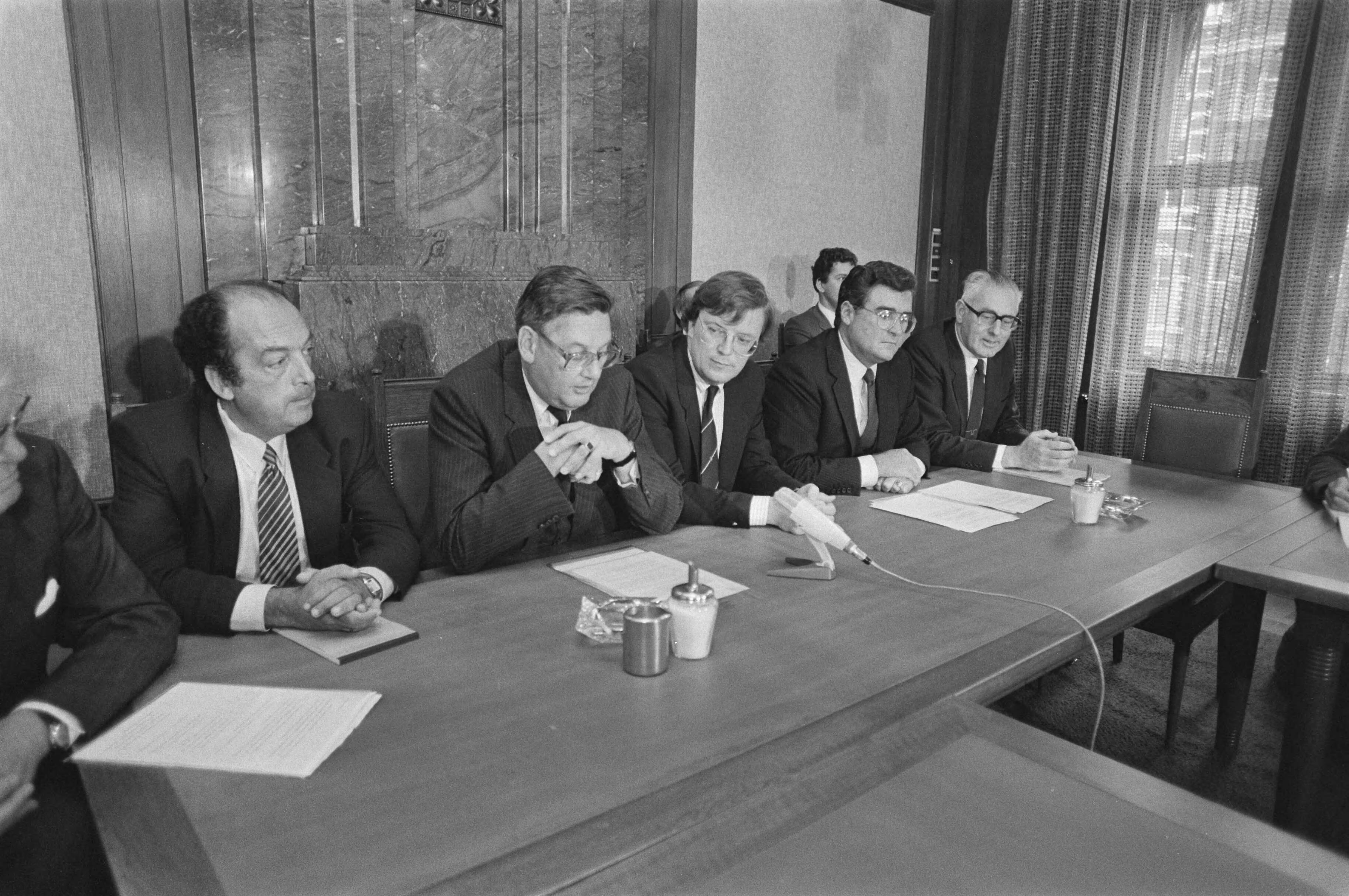 Fotocollectie Anefo — Minister Van Aardenne en ITT hebben vandaag plannen bekend gemaakt in Den Haag m.b.t. een groot project van ITT in Europoort — Foto: Bogaerts, Rob / Anefo. Licentie: Set B: Rechtenvrij / Publiek Domein. Bron: Nationaal Archief. http://hdl.handle.net/10648/ad3cdbc8-d0b4-102d-bcf8-003048976d84