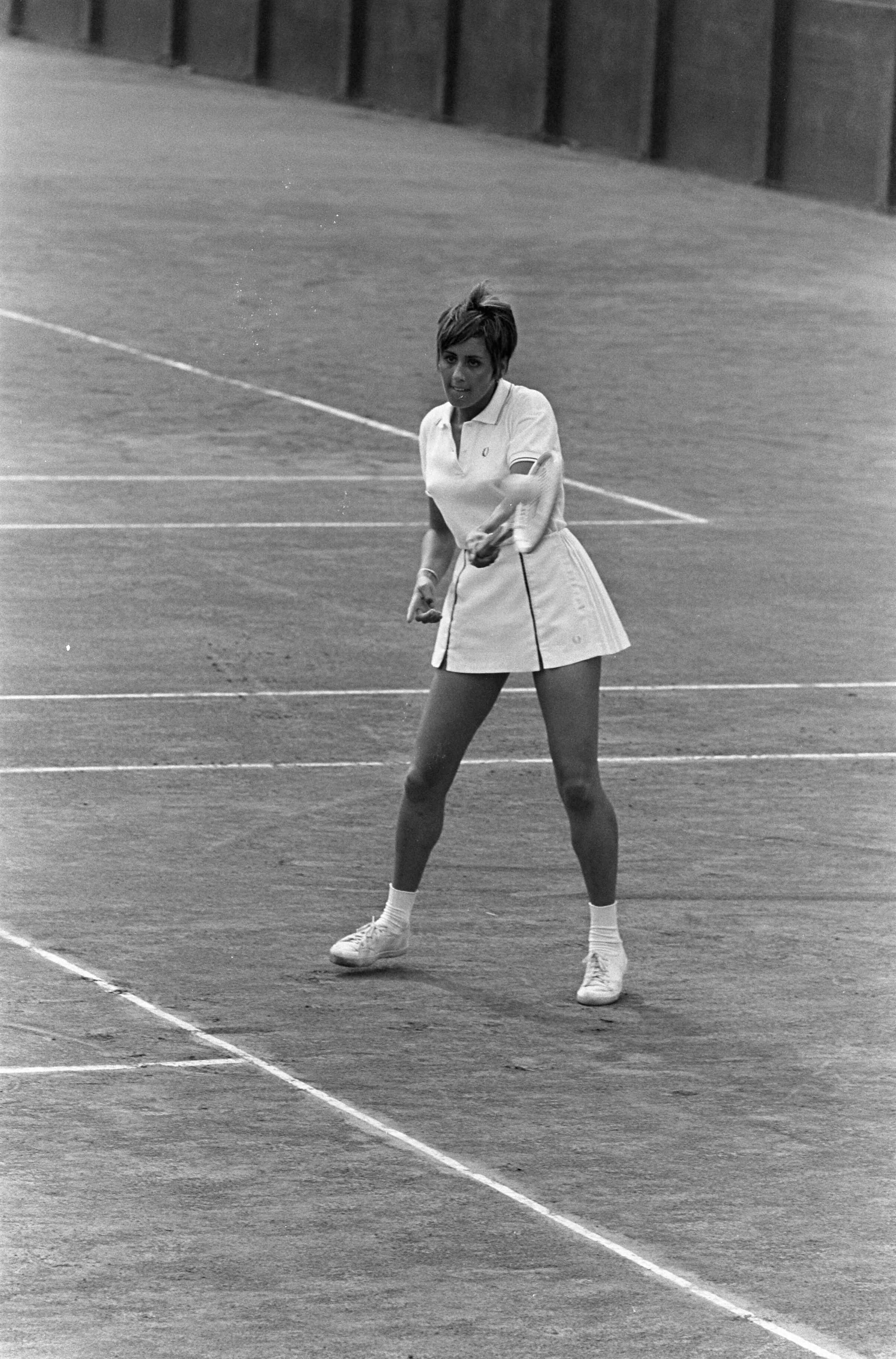 Fotocollectie Anefo — Nationale Tenniskampioenschappen te Scheveningen. Judith Salome in aktie — Foto: Koch, Eric / Anefo. Licentie: Set B: Rechtenvrij / Publiek Domein. Bron: Nationaal Archief. http://hdl.handle.net/10648/ab22811c-d0b4-102d-bcf8-003048976d84