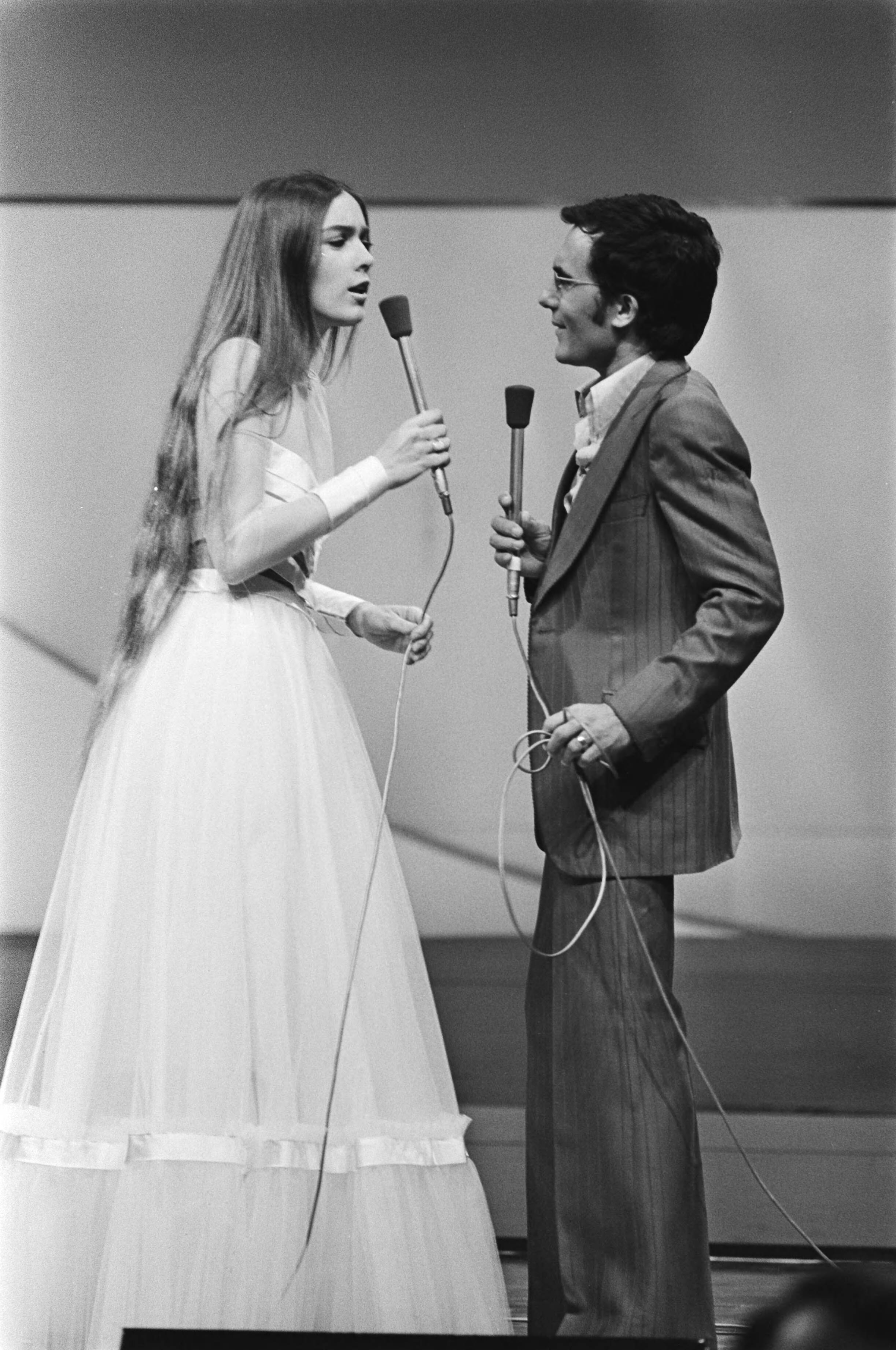 Fotocollectie Anefo — Eurovisie Songfestival 76 Den Haag ; Albano en Romina (Italie) — Foto: Mieremet, Rob / Anefo. Licentie: Set B: Rechtenvrij / Publiek Domein. Bron: Nationaal Archief. http://hdl.handle.net/10648/ac80b056-d0b4-102d-bcf8-003048976d84