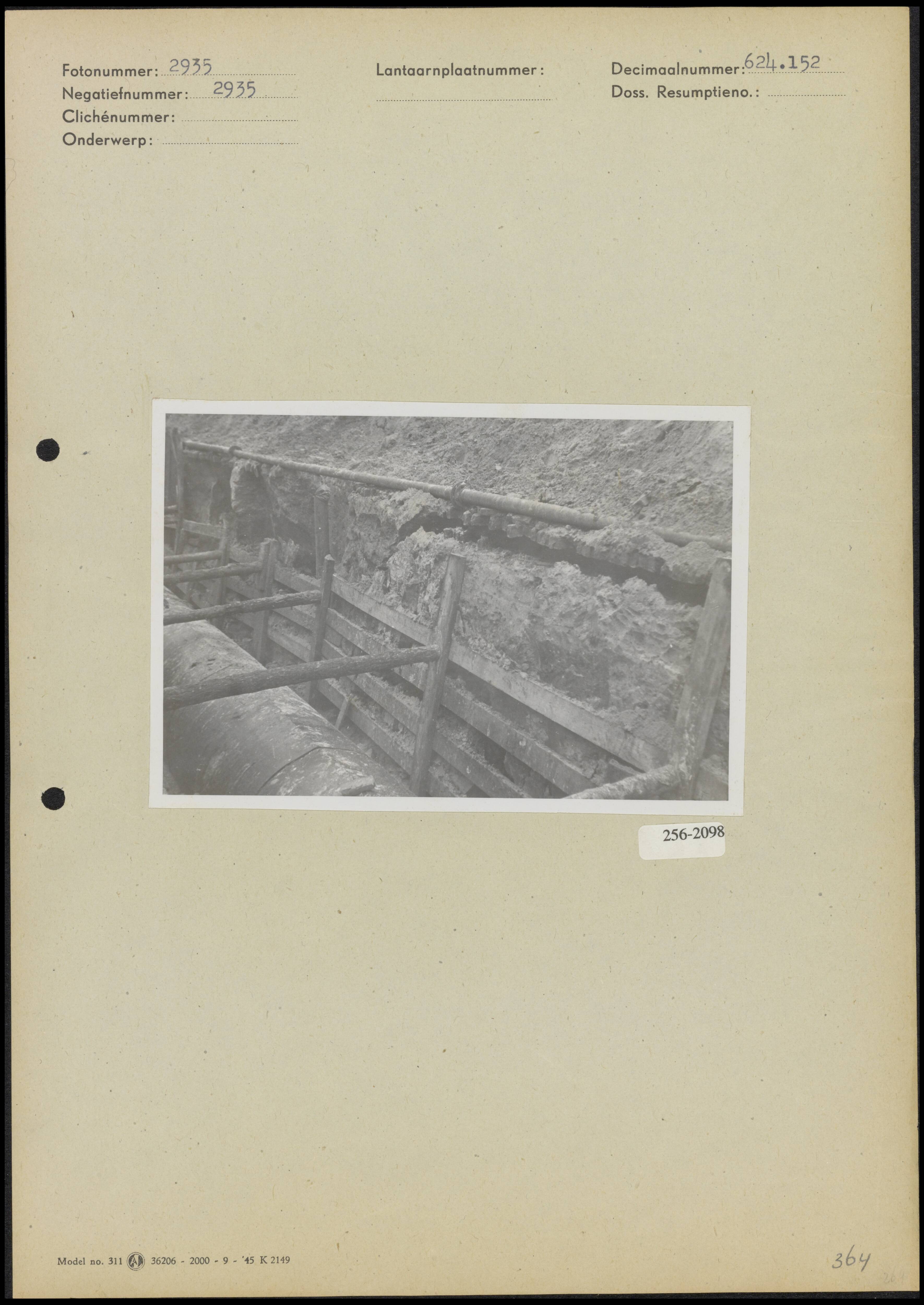Riolering Amstenrade — Aanleg riolering, vermoedelijk te Amstenrade — Foto: Onbekend / Publiek Domein of Rechtenvrij. Licentie: Set B: Rechtenvrij / Publiek Domein. Bron: Nationaal Archief. http://hdl.handle.net/10648/b018d144-d0b4-102d-bcf8-003048976d84