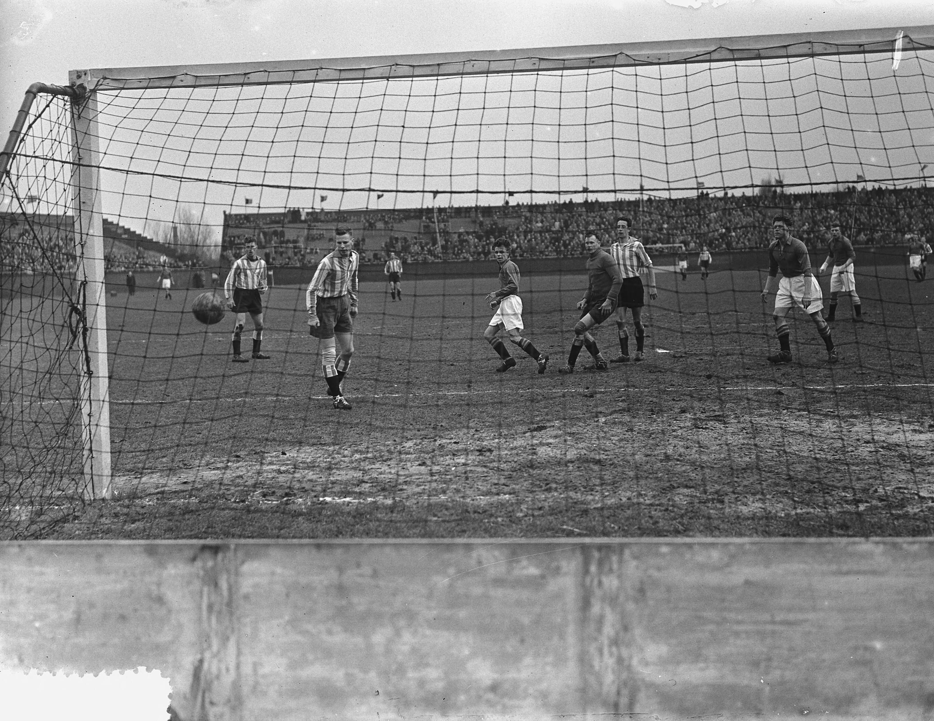 Fotocollectie Anefo — Voetbal. Ajax tegen Leeuwarden 4-0. Spelmoment — Foto: Bilsen, Joop van / Anefo. Licentie: Set B: Rechtenvrij / Publiek Domein. Bron: Nationaal Archief. http://hdl.handle.net/10648/a91e1a02-d0b4-102d-bcf8-003048976d84