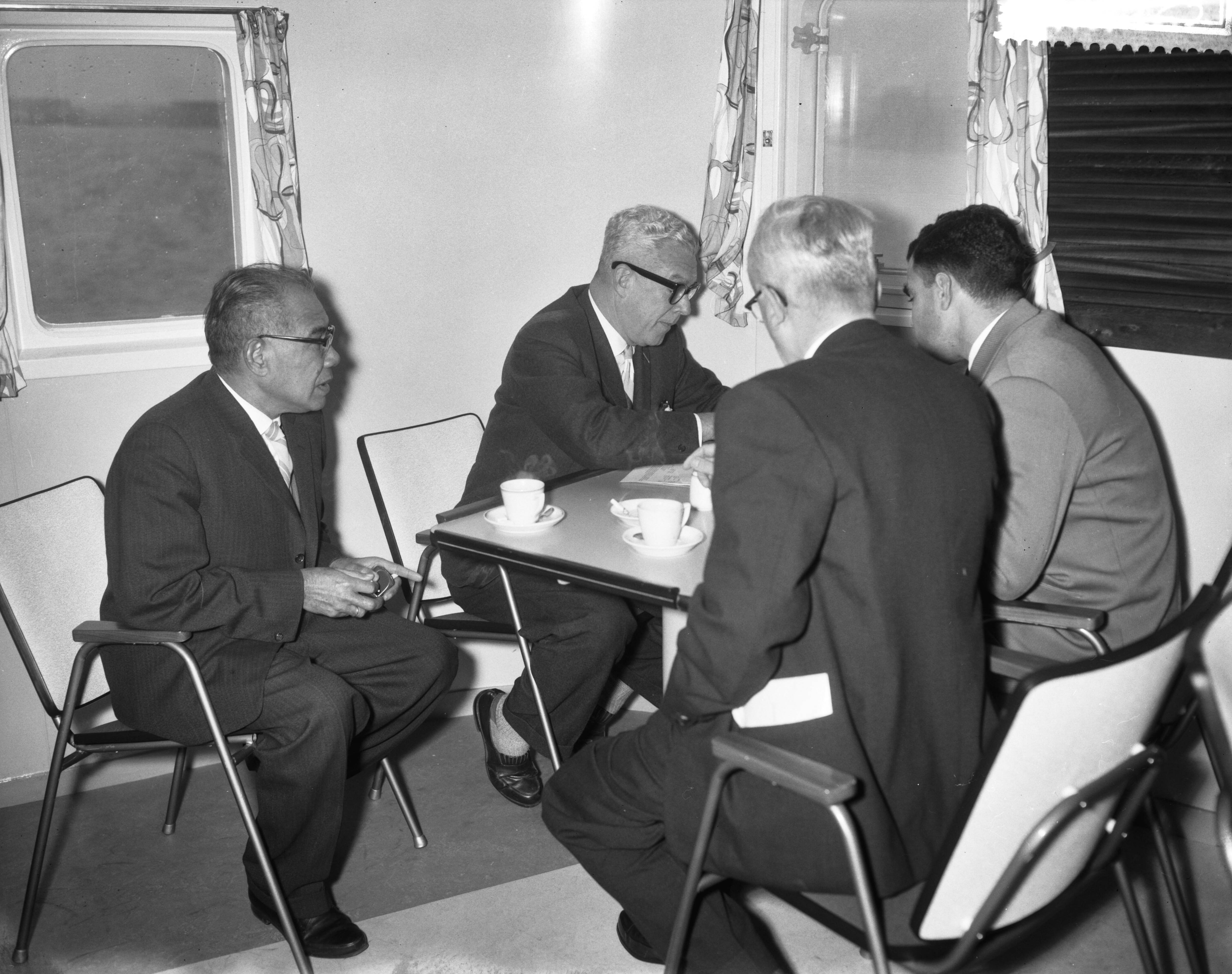 Fotocollectie Anefo — Overdracht schip bij de Zaanlandse Scheepsbouw Maatschappij te Zaandam — Foto: Bilsen, Joop van / Anefo. Licentie: Set B: Rechtenvrij / Publiek Domein. Bron: Nationaal Archief. http://hdl.handle.net/10648/a9bf799c-d0b4-102d-bcf8-003048976d84