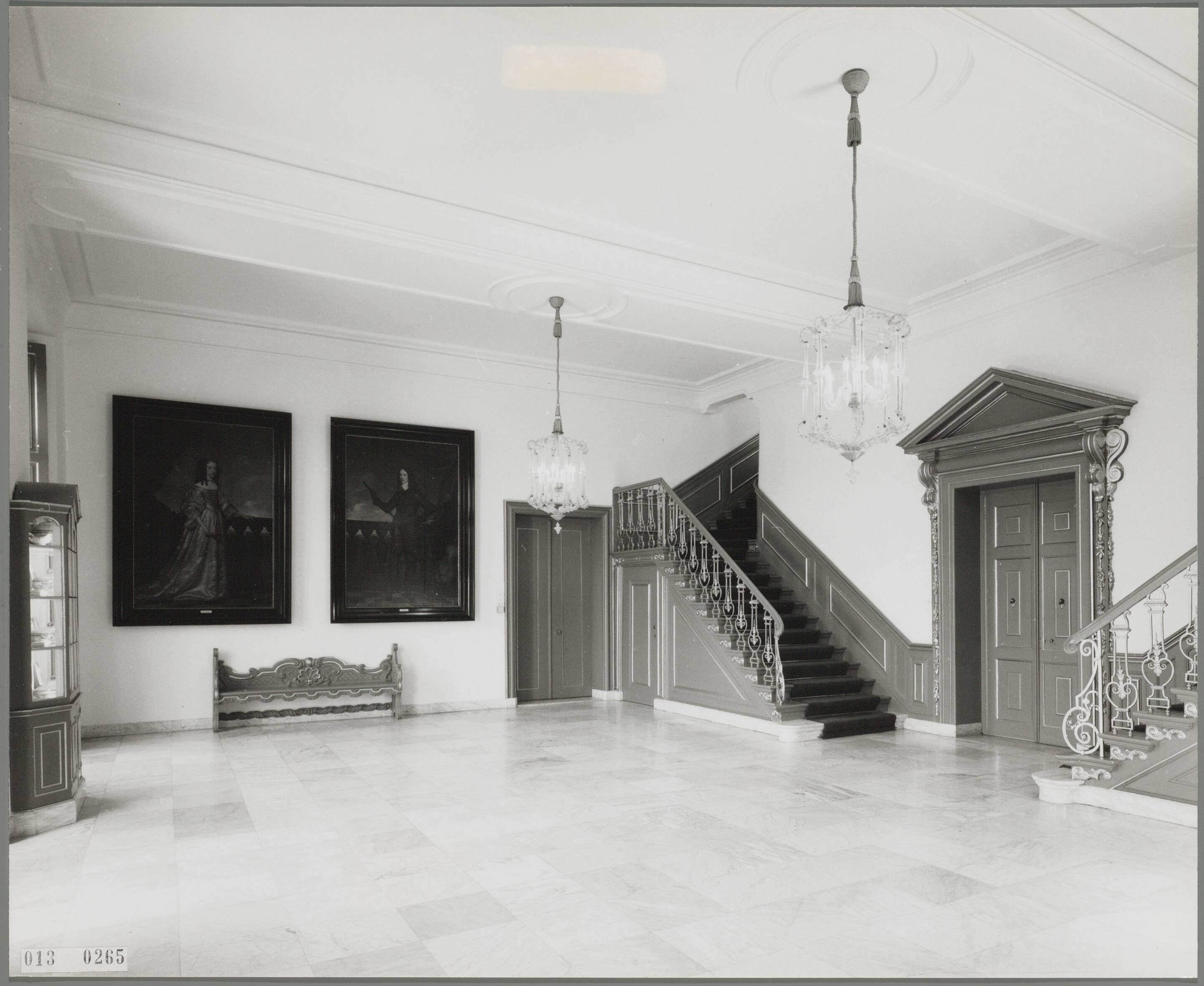 Paleis Huis ten Bosch te Den Haag — Vestibule — Foto: Hofmeester, Bart / RVD. Licentie: Set B: Rechtenvrij / Publiek Domein. Bron: Nationaal Archief. http://hdl.handle.net/10648/afa87e80-d0b4-102d-bcf8-003048976d84