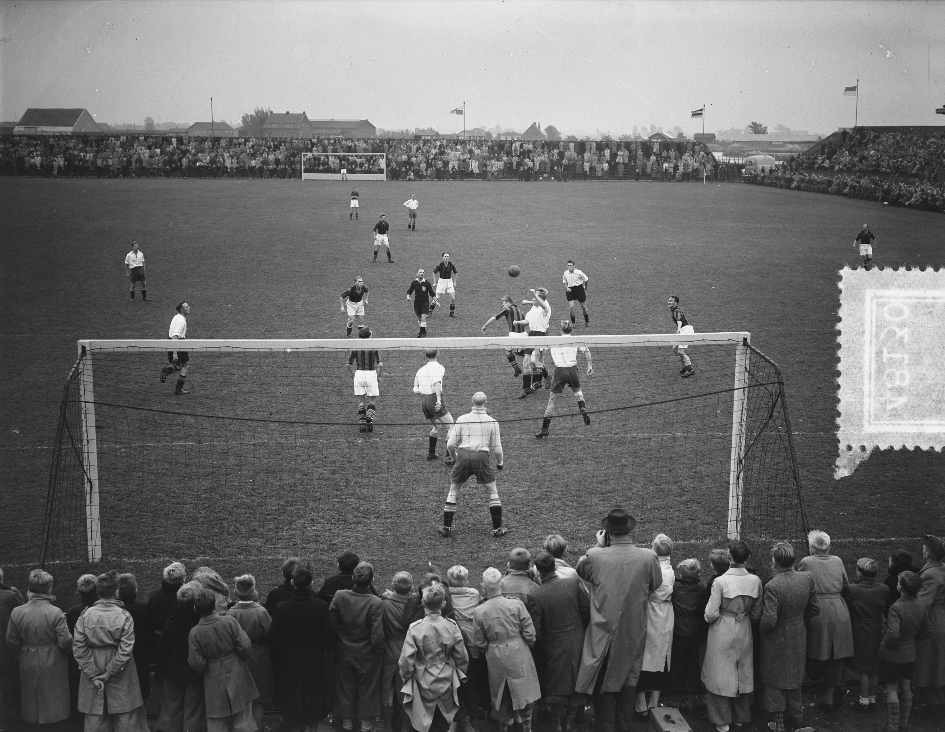 Fotocollectie Anefo — Voetbal. RCH tegen Be Quick 1-1. Spelmoment — Foto: Bilsen, Joop van / Anefo. Licentie: Set B: Rechtenvrij / Publiek Domein. Bron: Nationaal Archief. http://hdl.handle.net/10648/a8f0db5a-d0b4-102d-bcf8-003048976d84