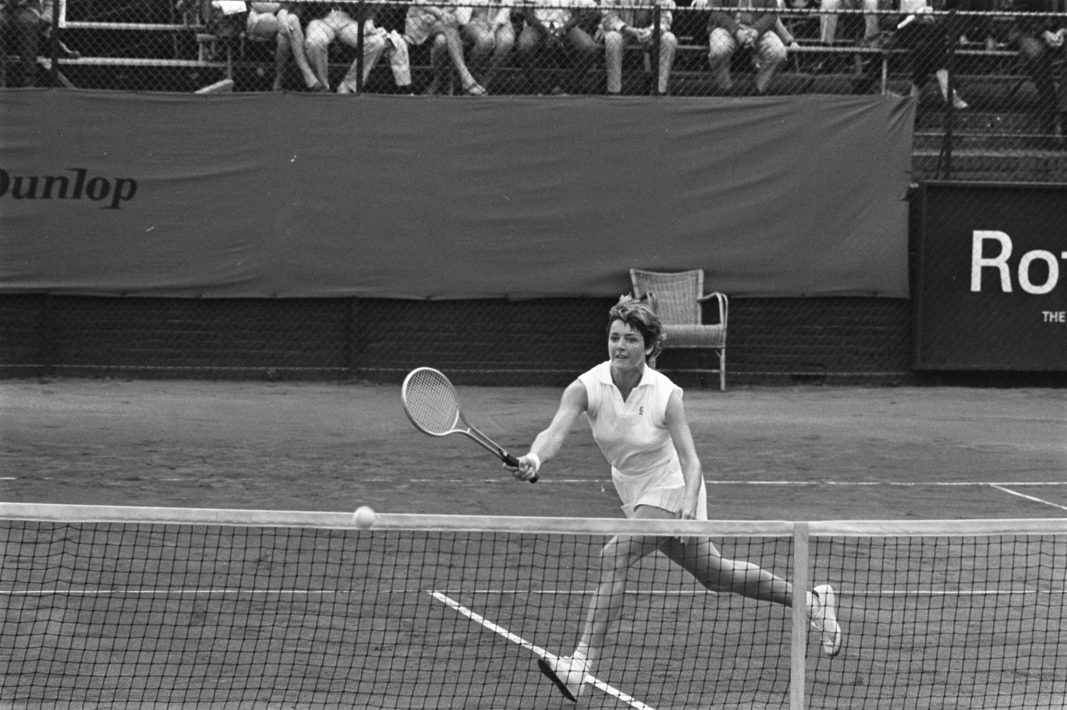 Fotocollectie Anefo — Internationale tenniskampioenschappen in Hilversum ( t Melkhuisje ); Margaret Court in aktie — Foto: Verhoeff, Bert / Anefo. Licentie: Set B: Rechtenvrij / Publiek Domein. Bron: Nationaal Archief. http://hdl.handle.net/10648/ab9dcdd6-d0b4-102d-bcf8-003048976d84