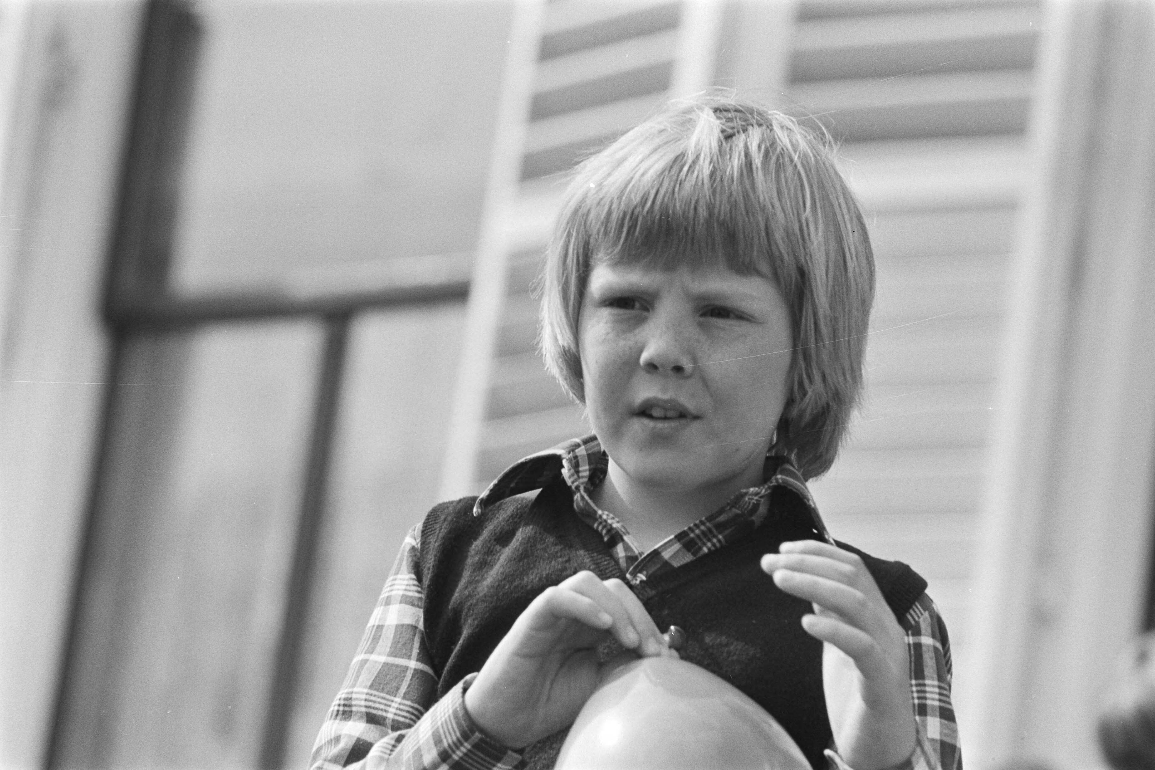 Koninginnedag 1977, defile Soestdijk — Defile Soestdijk; Willem Alexander (kop) — Foto: Peters, Hans / Anefo. Licentie: Set B: Rechtenvrij / Publiek Domein. Bron: Nationaal Archief. http://hdl.handle.net/10648/ac9ae106-d0b4-102d-bcf8-003048976d84