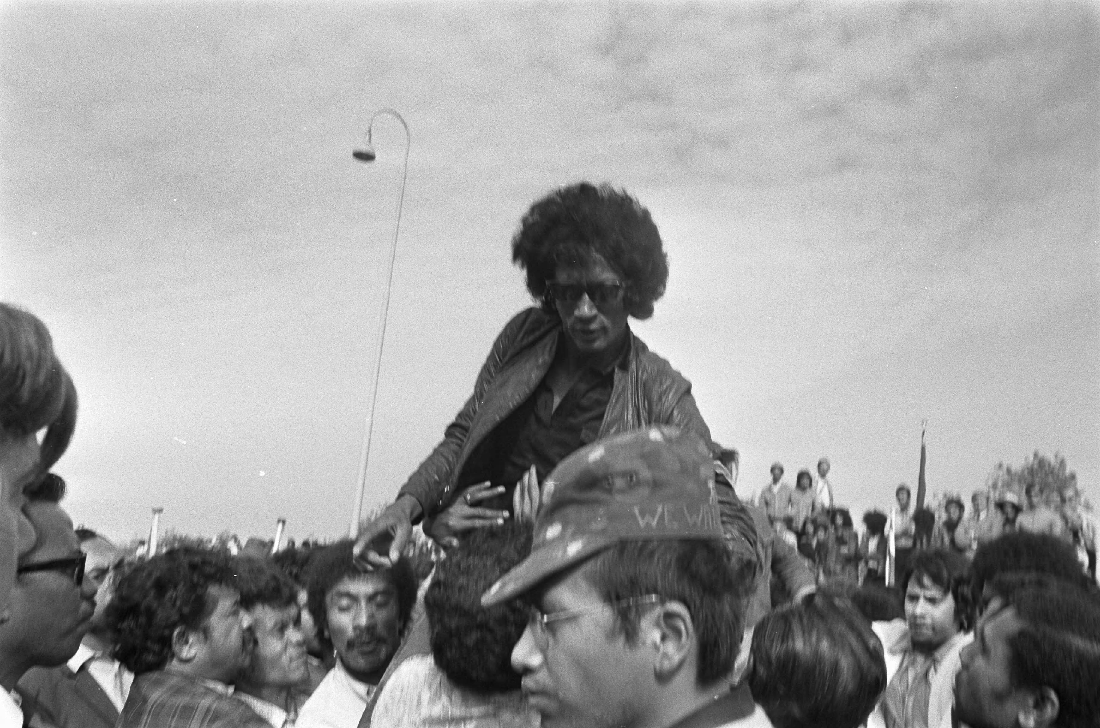 Fotocollectie Anefo — Demonstratie Zuid-Molukkers in Den Haag — Foto: Mieremet, Rob / Anefo. Licentie: Set B: Rechtenvrij / Publiek Domein. Bron: Nationaal Archief. http://hdl.handle.net/10648/aba4c244-d0b4-102d-bcf8-003048976d84