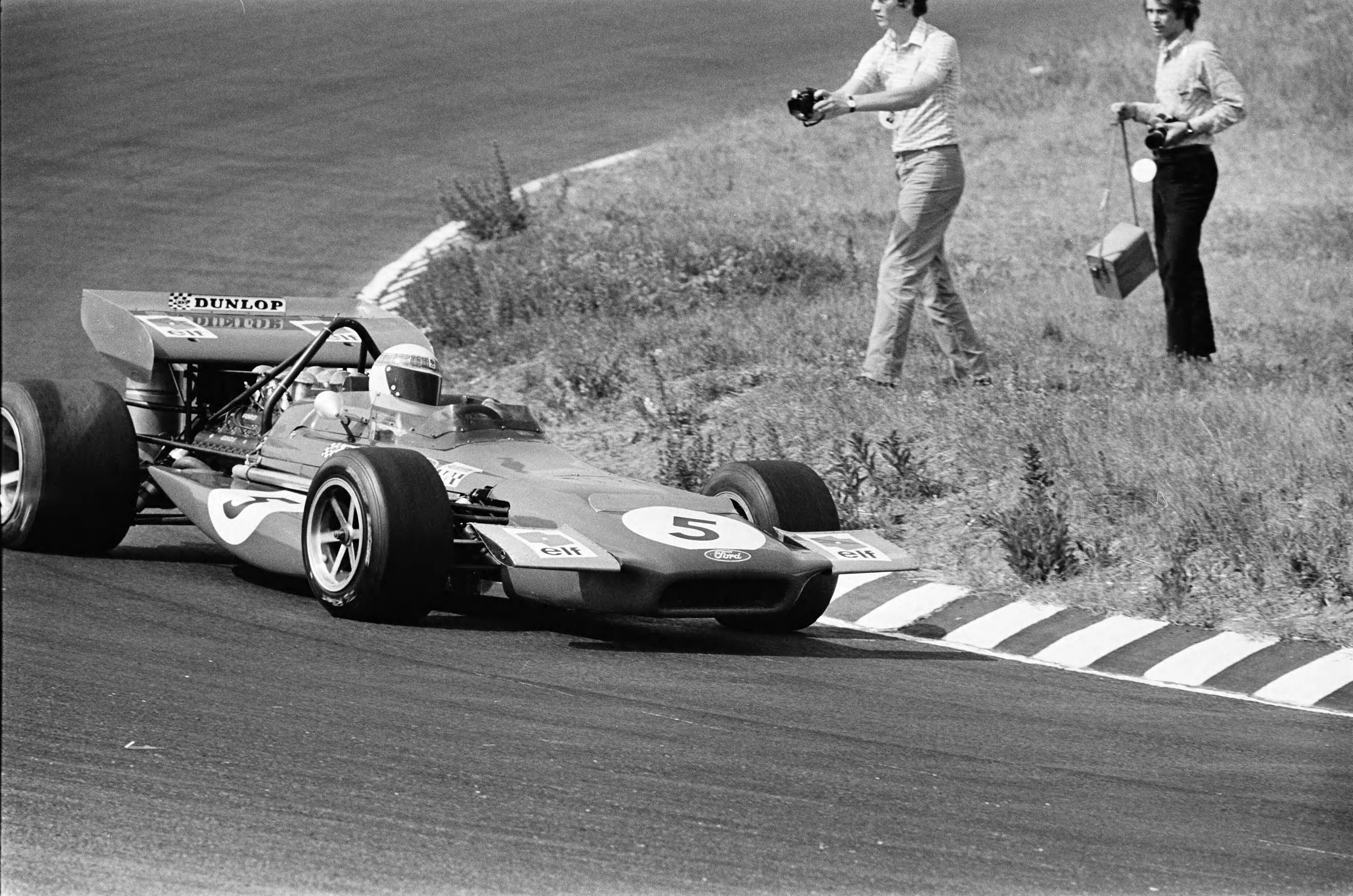 Grand Prix Zandvoort 1970, training — Grand Prix 1970 voor Formule I wagens te Zandvoort; eerste trainingsdag. Jackie Stewart in Matra-Ford — Foto: Evers, Joost / Anefo. Licentie: Set B: Rechtenvrij / Publiek Domein. Bron: Nationaal Archief. http://hdl.handle.net/10648/ab9a0a98-d0b4-102d-bcf8-003048976d84