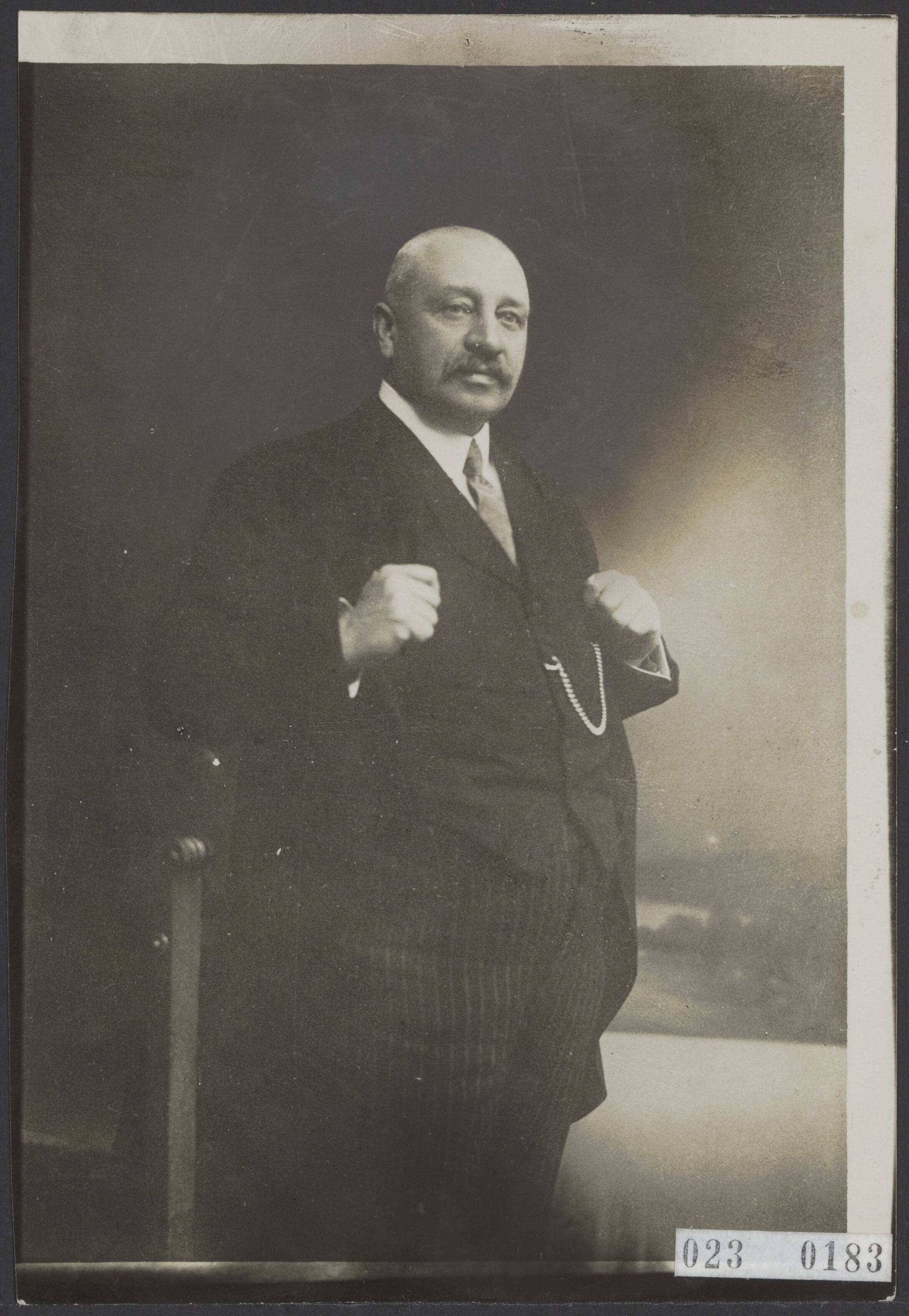 Fotocollectie Elsevier Binnenland — J.W.H. de Liefde, uitgever van het "Utrechts Dagblad" — Foto: N.V. Vereenigde Fotobureaux. Licentie: Set B: Rechtenvrij / Publiek Domein. Bron: Nationaal Archief. http://hdl.handle.net/10648/add409e4-d0b4-102d-bcf8-003048976d84