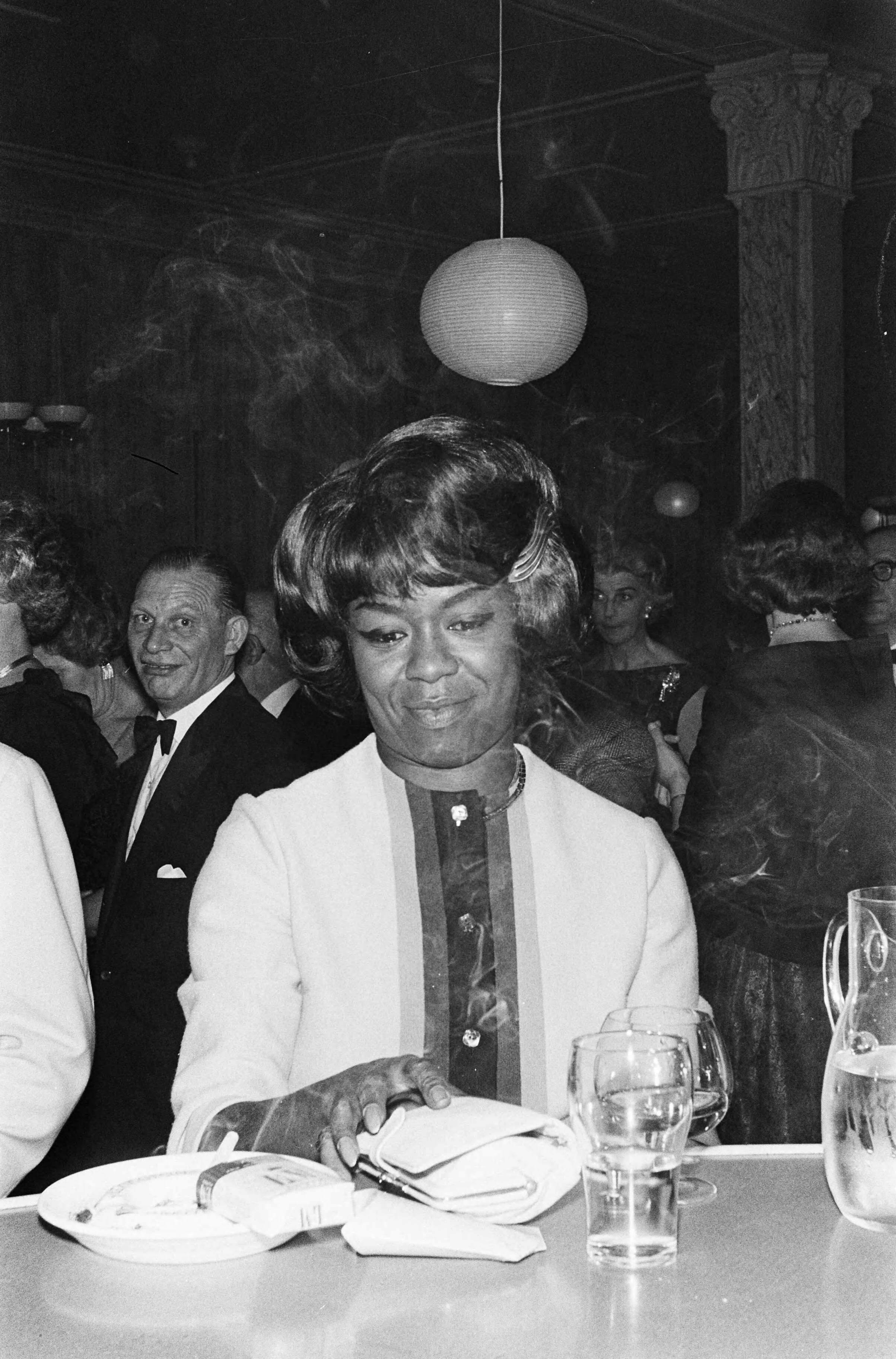 Grand Gala du Disque 1963 — Grand Gala du Disque Populair in het Kurhaus te Scheveningen. Sarah Vaughan — Foto: Koch, Eric / Anefo. Licentie: Set B: Rechtenvrij / Publiek Domein. Bron: Nationaal Archief. http://hdl.handle.net/10648/aa497764-d0b4-102d-bcf8-003048976d84