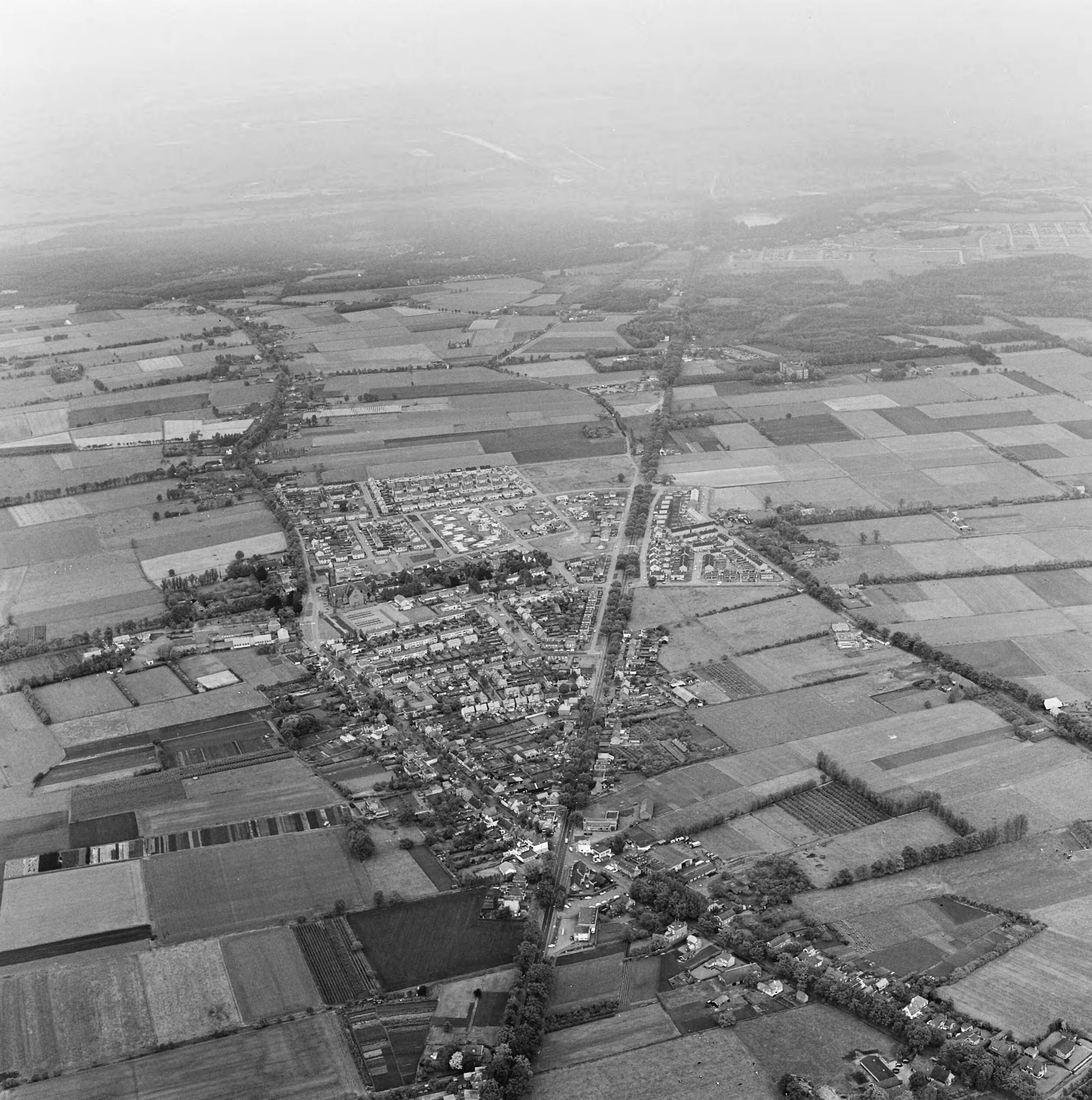 Fotocollectie Nederlandse Heidemaatschappij — Luchtopname. Teteringen — Foto: Fotograaf Onbekend / Heidemij. Licentie: Set B: Rechtenvrij / Publiek Domein. Bron: Nationaal Archief. http://hdl.handle.net/10648/ae501606-d0b4-102d-bcf8-003048976d84