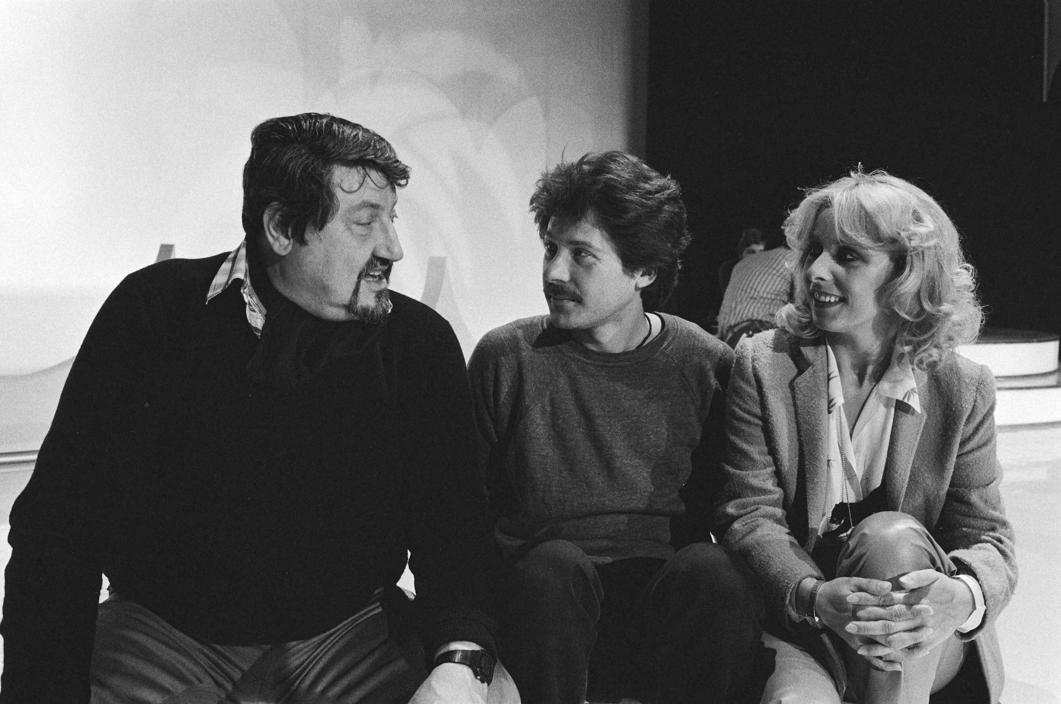 Fotocollectie Anefo — Repetities Nationaal Songfestival in Scheveningen. Fred Benavente , Bill van Dijk en Bonnie St. Clair — Foto: Antonisse, Marcel / Anefo. Licentie: Set B: Rechtenvrij / Publiek Domein. Bron: Nationaal Archief. http://hdl.handle.net/10648/ad10c542-d0b4-102d-bcf8-003048976d84